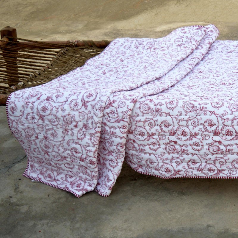 Swirl - Quilted cotton bedspread wth red victorian swirl print