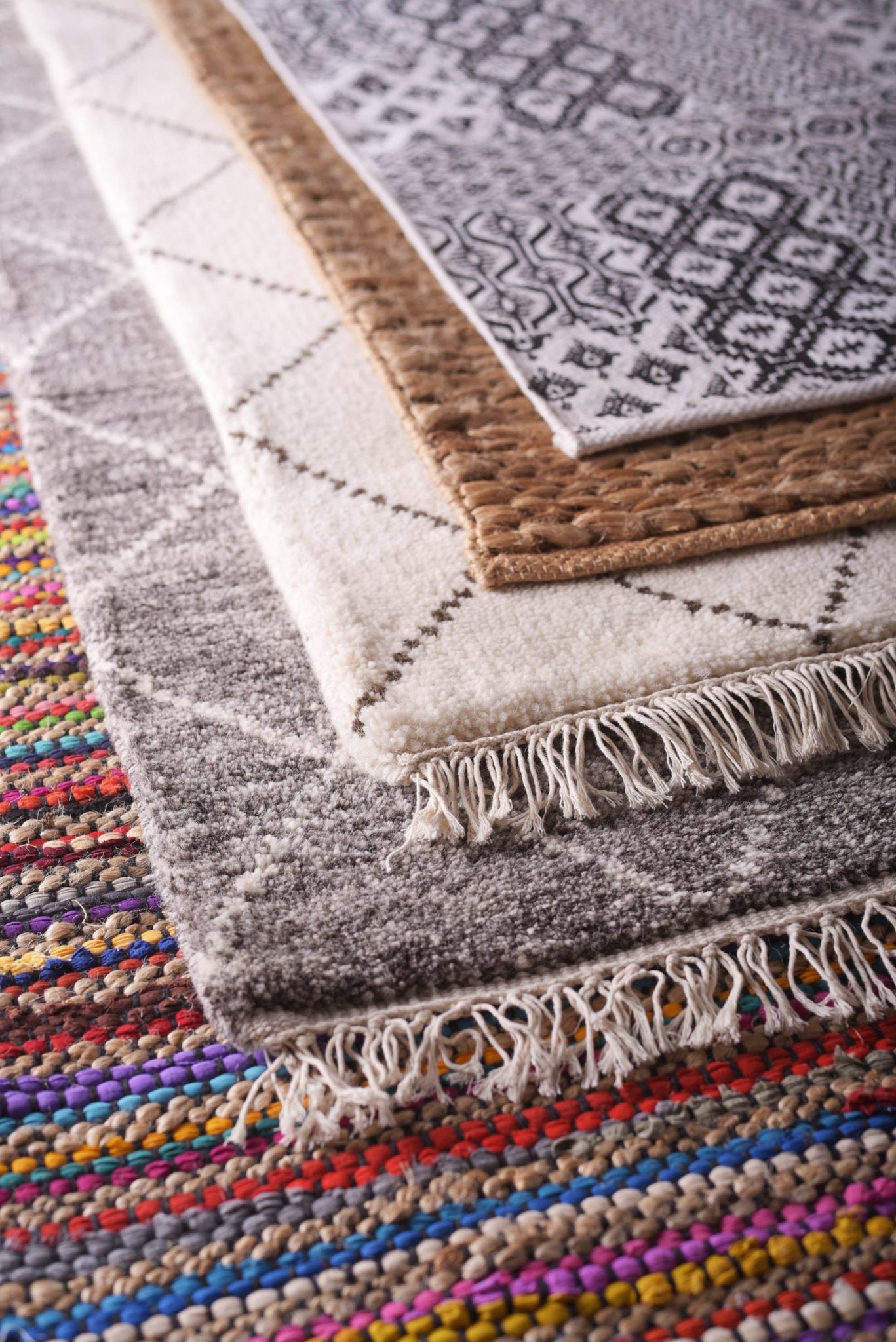Moroccan hand tufted wool rug, Grey and white colour