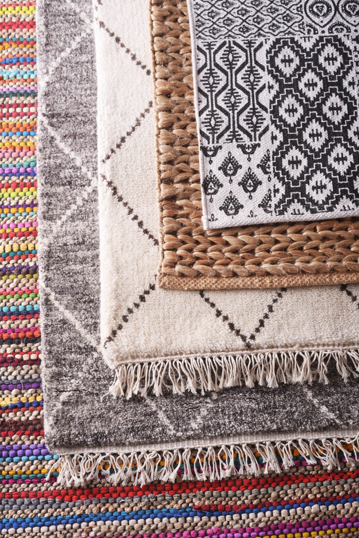 Moroccan hand tufted wool rug, Grey and white colour