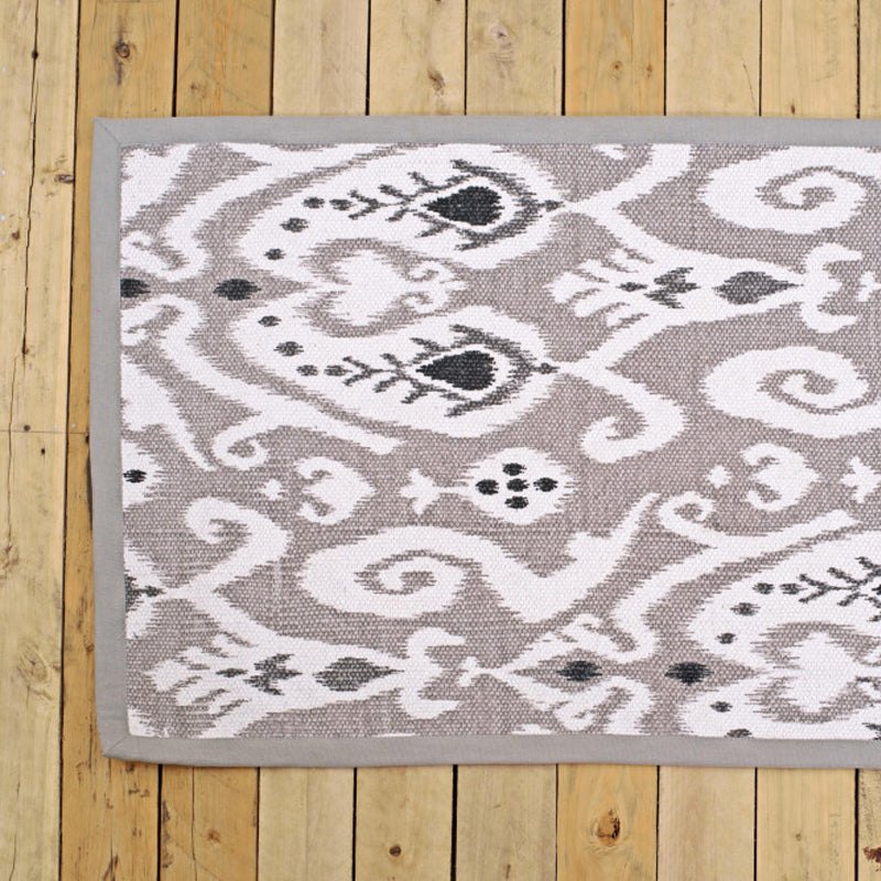 Printed cotton rug, gray color, ikat print, 100% cotton