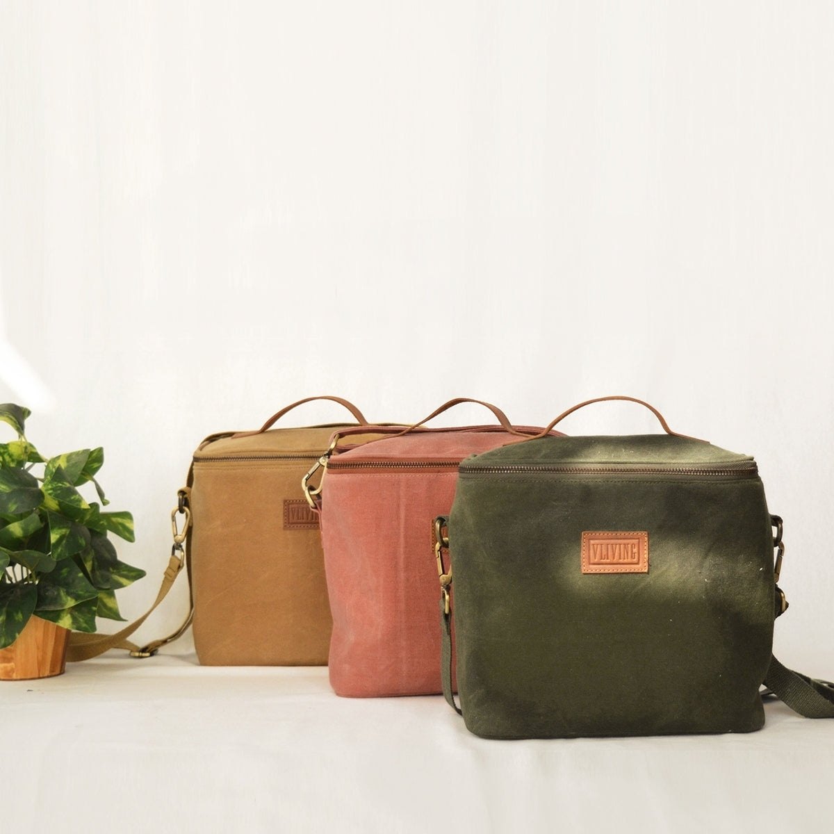 Olive Green waxed canvas lunch bag, snack bag, with insulation lining, 9.5X8.5X5 inches