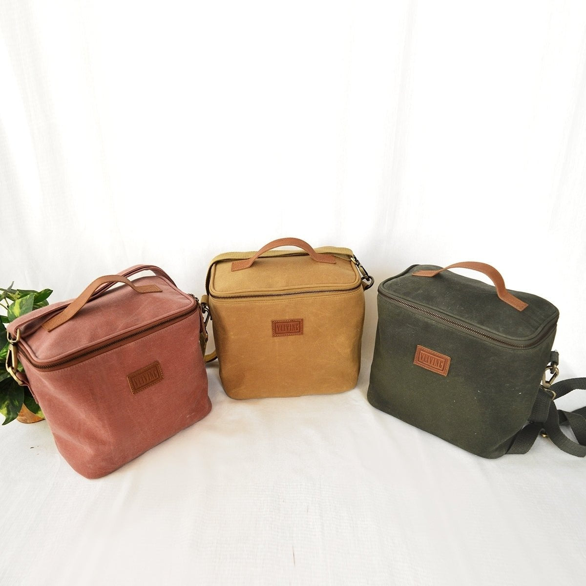 Olive Green waxed canvas lunch bag, snack bag, with insulation lining, 9.5X8.5X5 inches