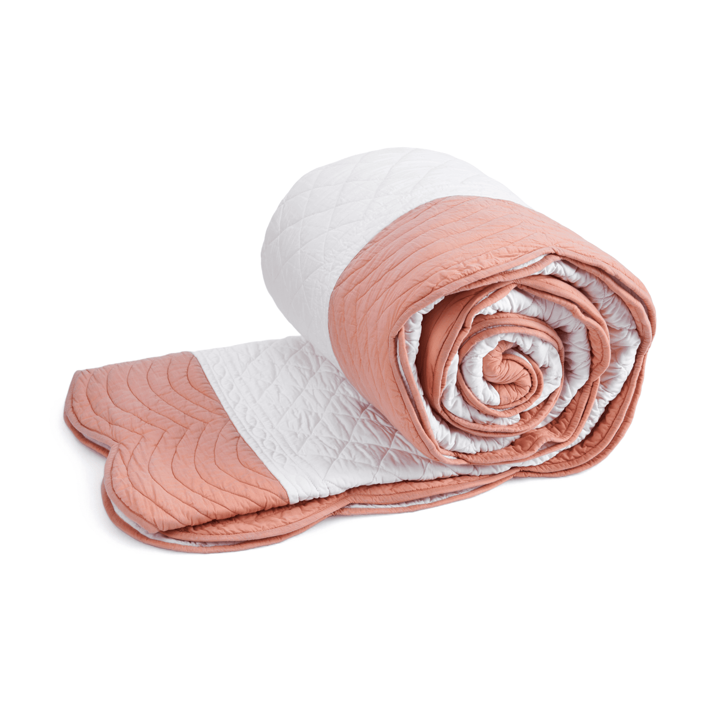 AMOUR - White and coral cotton quilt with scalloped border