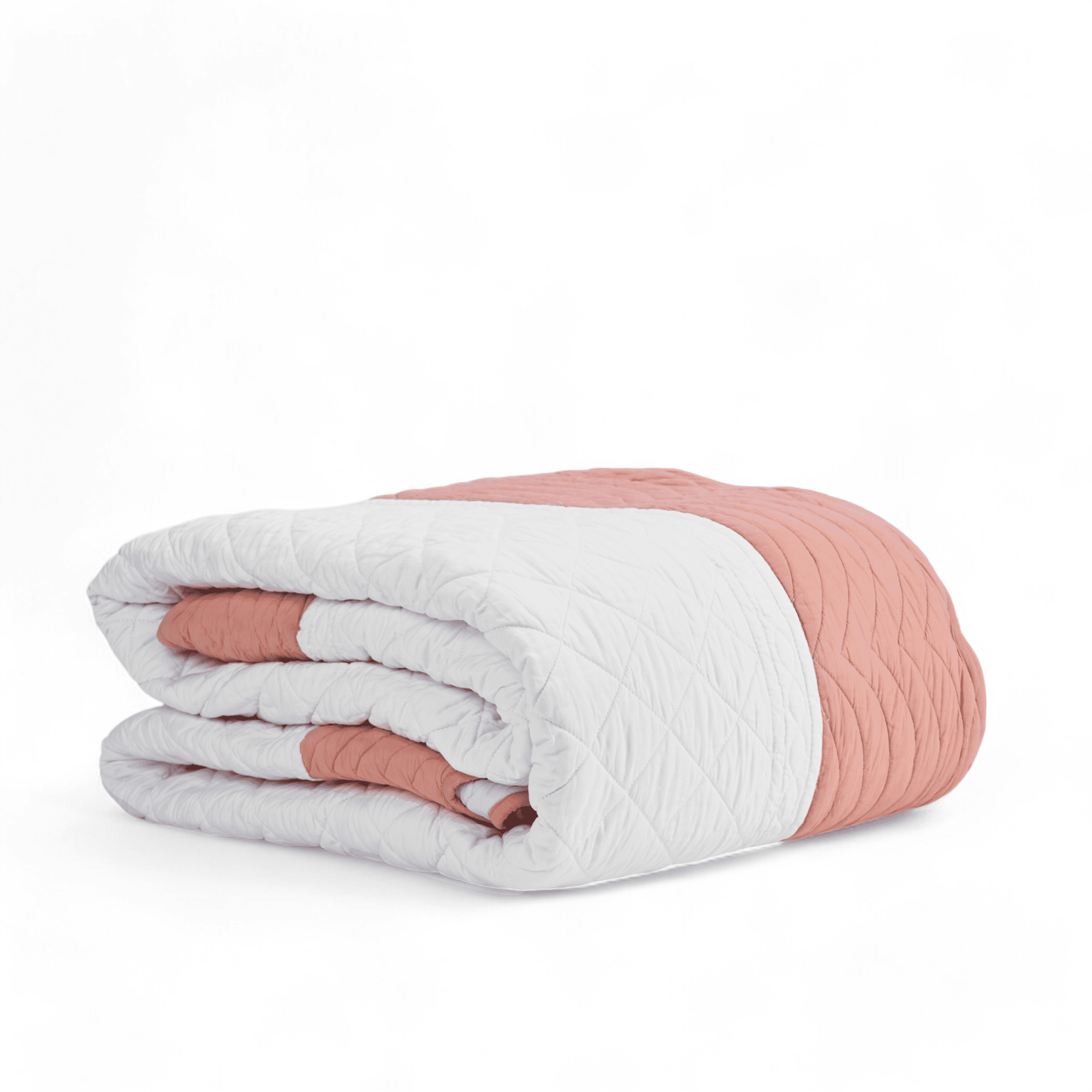 AMOUR - White and coral cotton quilt with scalloped border