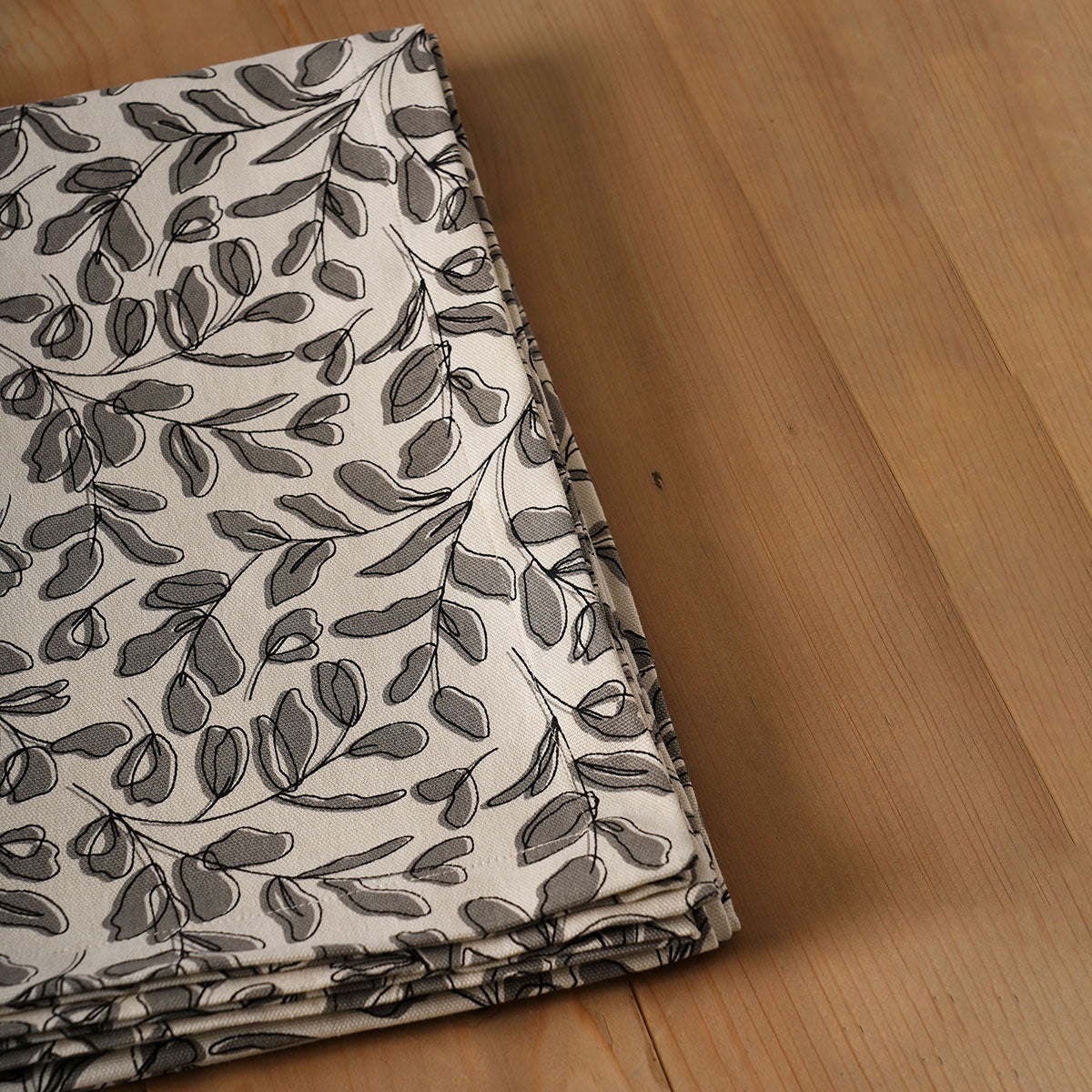 MODERN RETRO - Grey cotton table cloth with leaf print, Sizes available