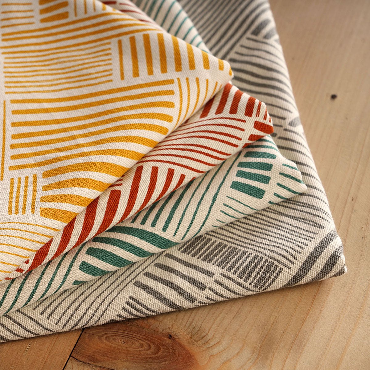 MODERN RETRO - Grey cotton table cloth with geometrical stripe print, Sizes available