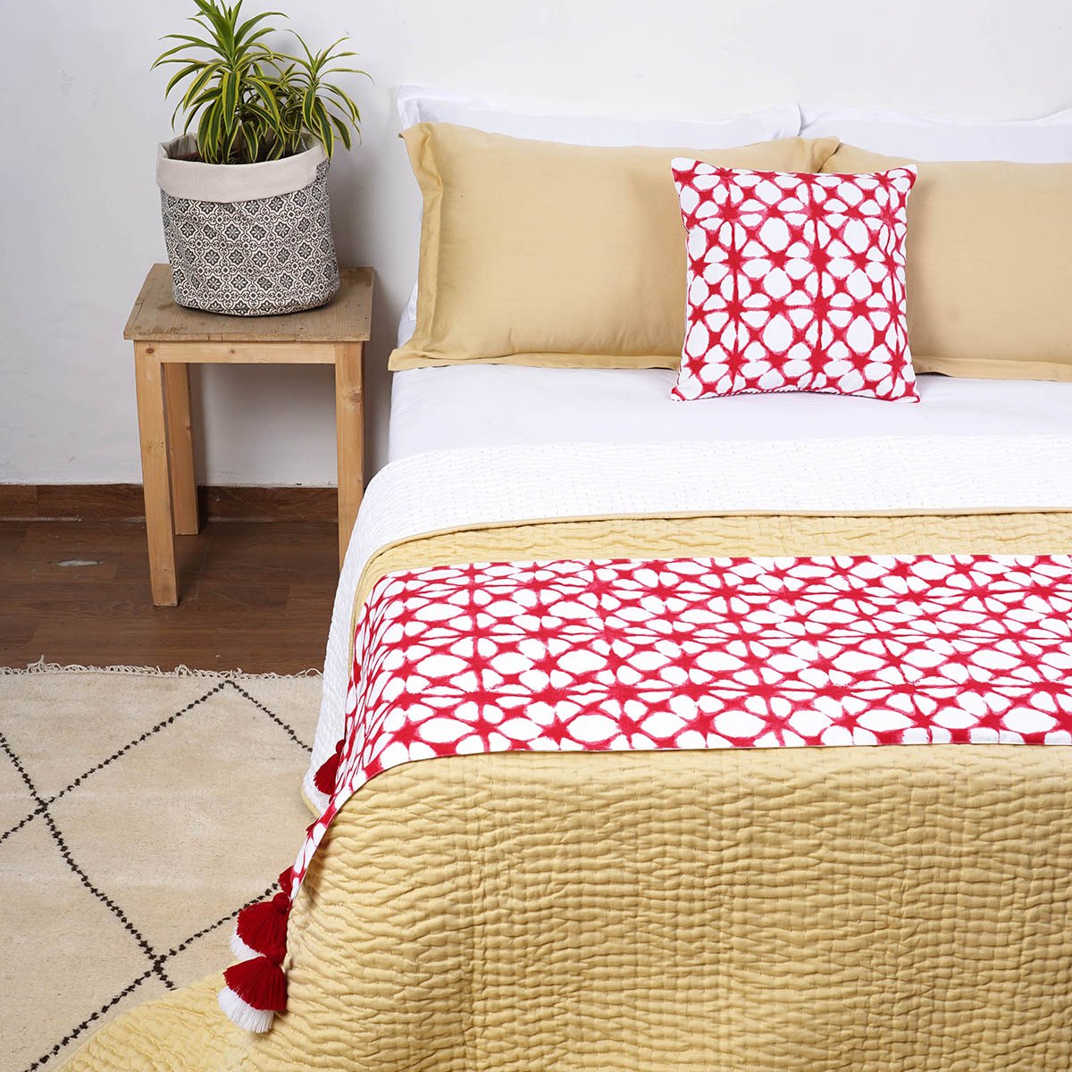 BED RUNNER SET - Red tie dye prism print cotton Bed runner with coordinated Decorative Throw Pillow Cover