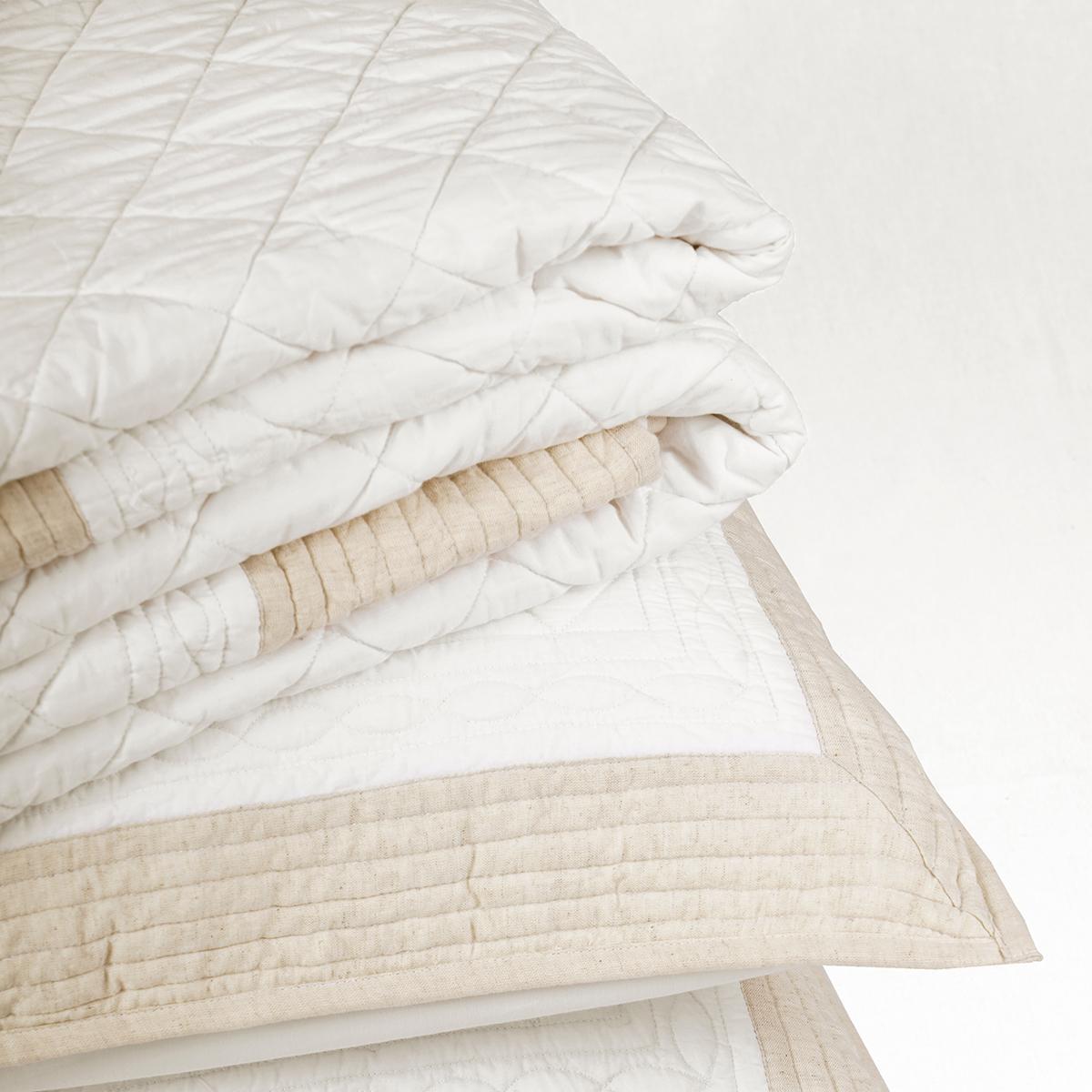 SHWET - Natural And white Quilt with 2 coordinated pillow cases, Sizes available