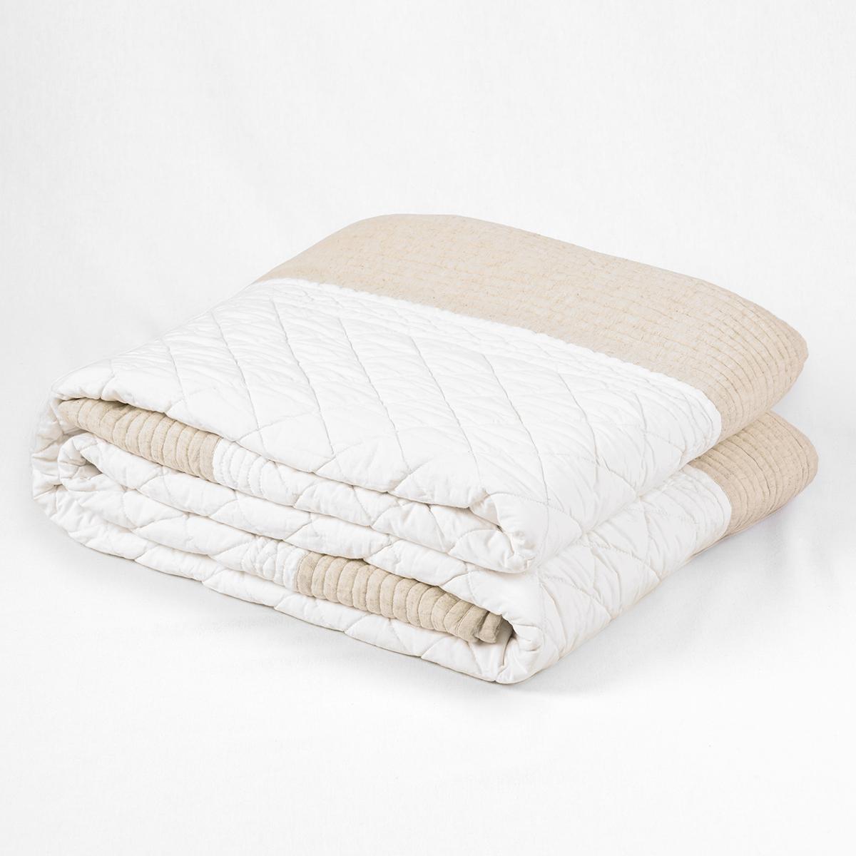 SHWET - Natural And white Quilt with 2 coordinated pillow cases, Sizes available