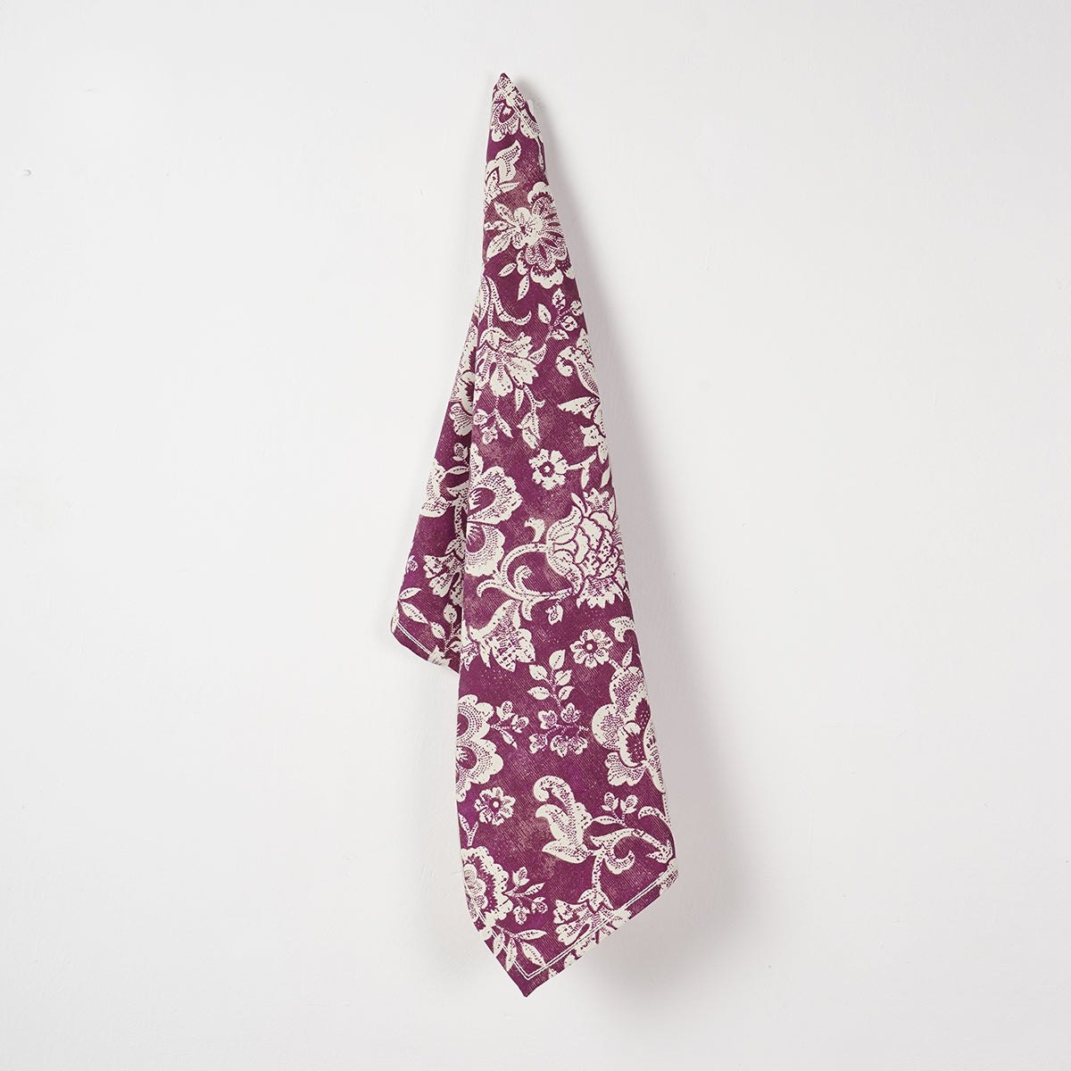 DOMINOTERIE Plum Printed Kitchen Towel, bold floral pattern, 100% cotton, size 20"X28