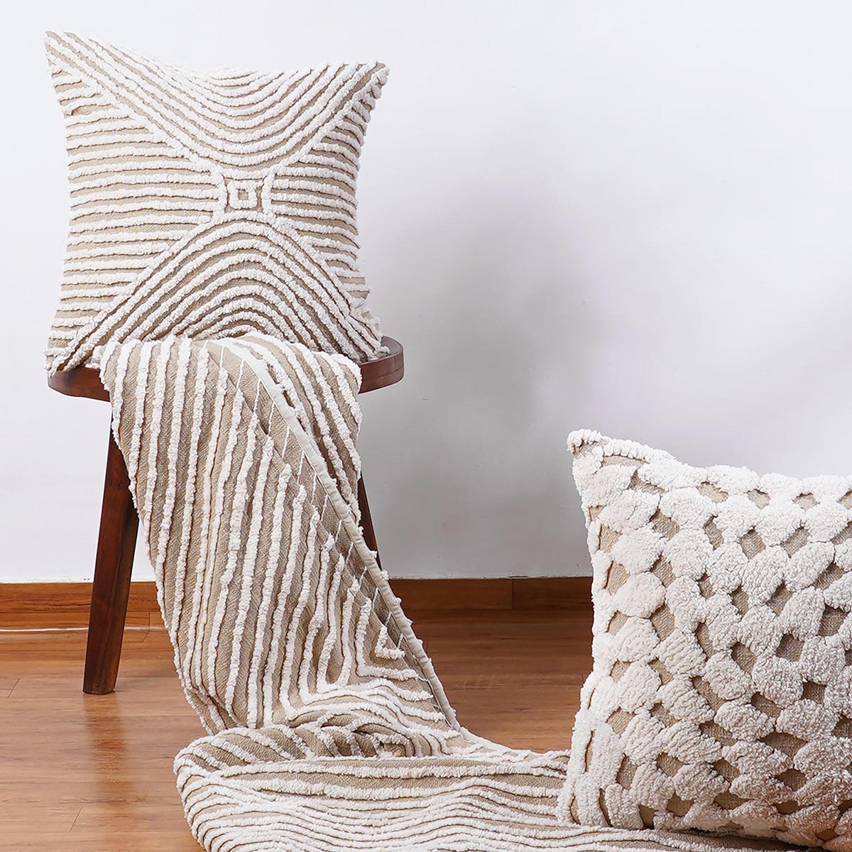ZULU - Tufted off white & Beige Throw Pillow Cover, 18X18 inches - Zulu Collection