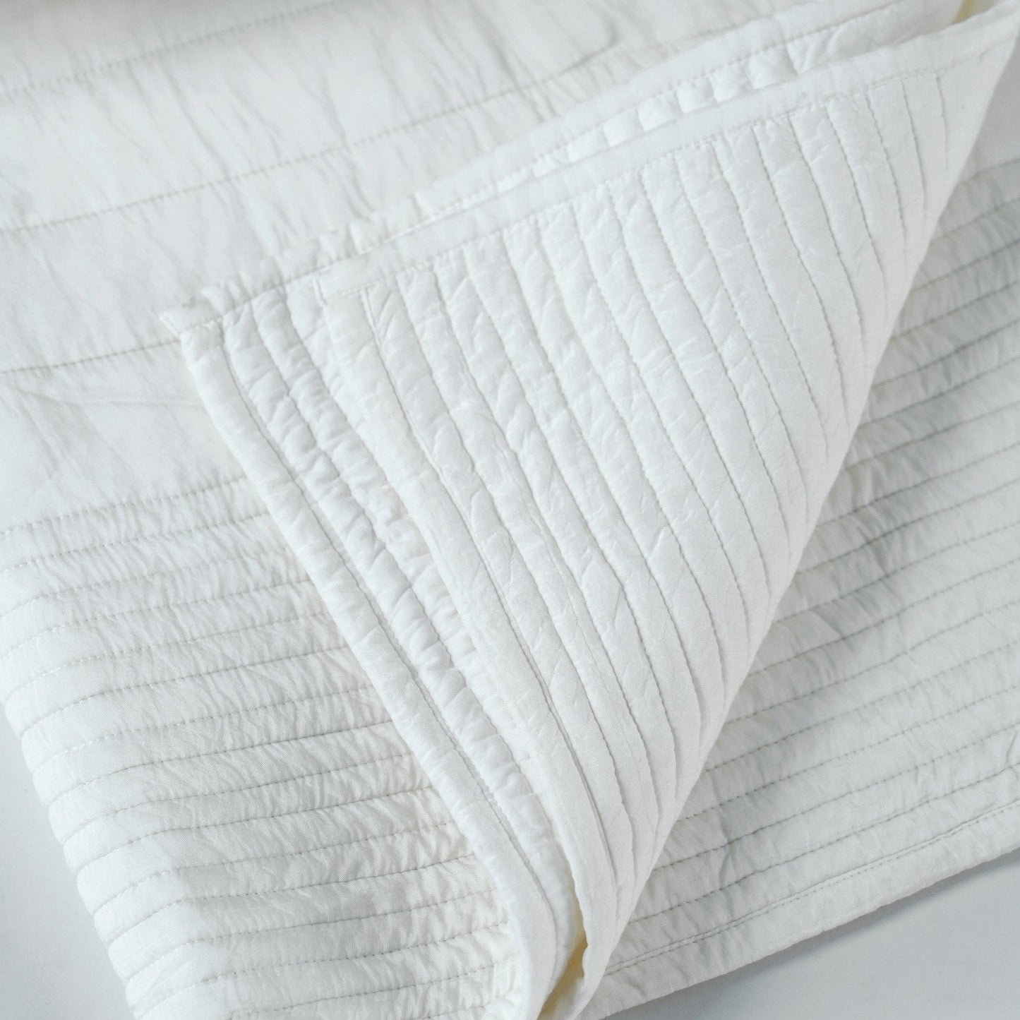 SHWET - White luxury 300TC cotton satin Quilt with coordinated pillow cases, Sizes available