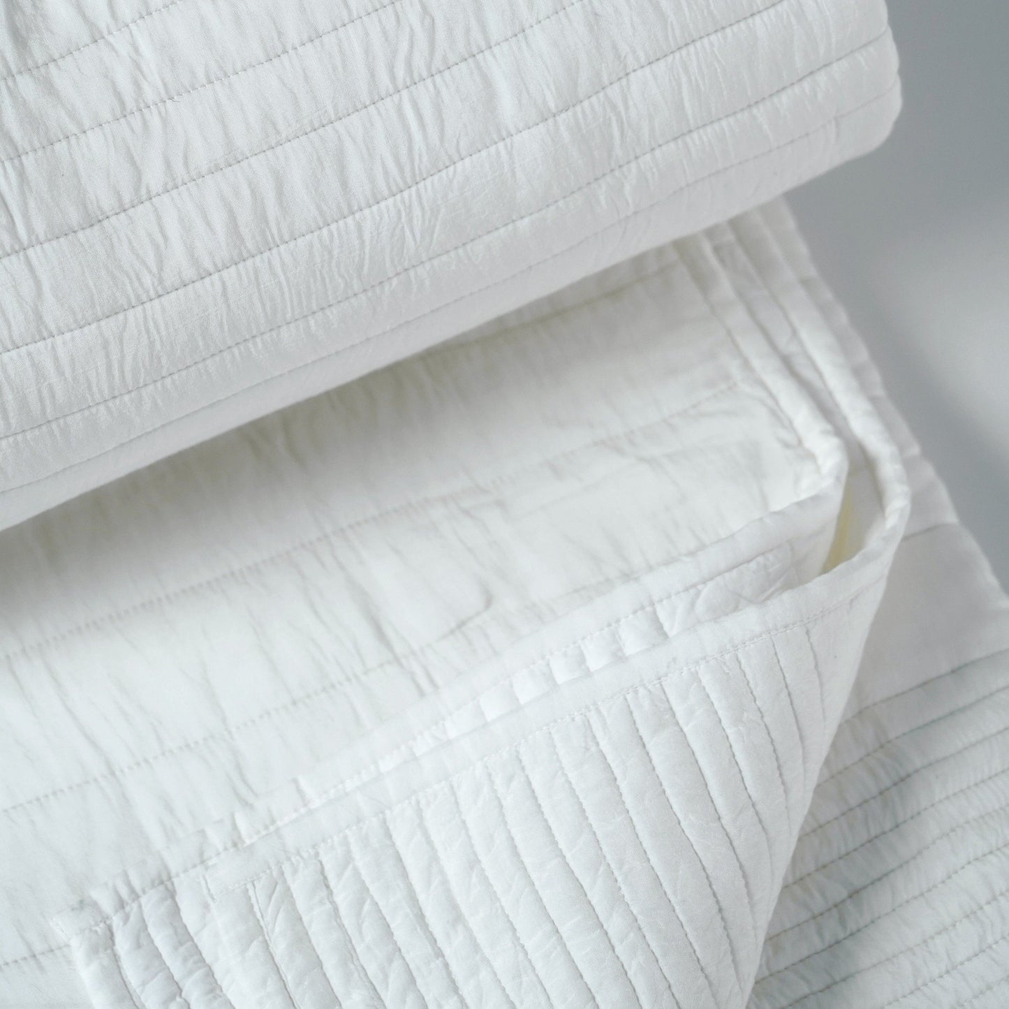 SHWET - White luxury 300TC cotton satin Quilt with coordinated pillow cases, Sizes available