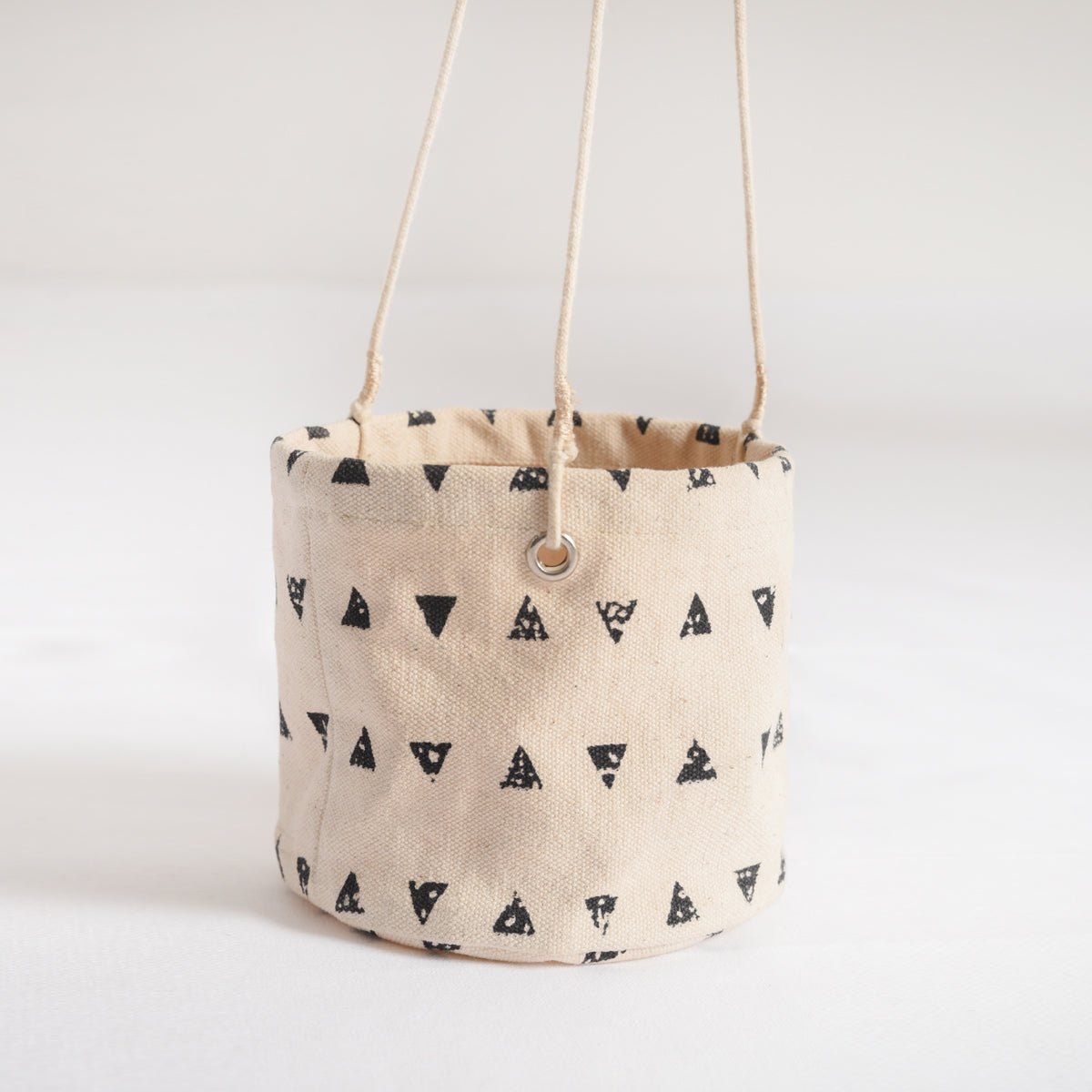 Canvas plant hanger, cabana triangle pattern, black and white, cotton canvas fabric