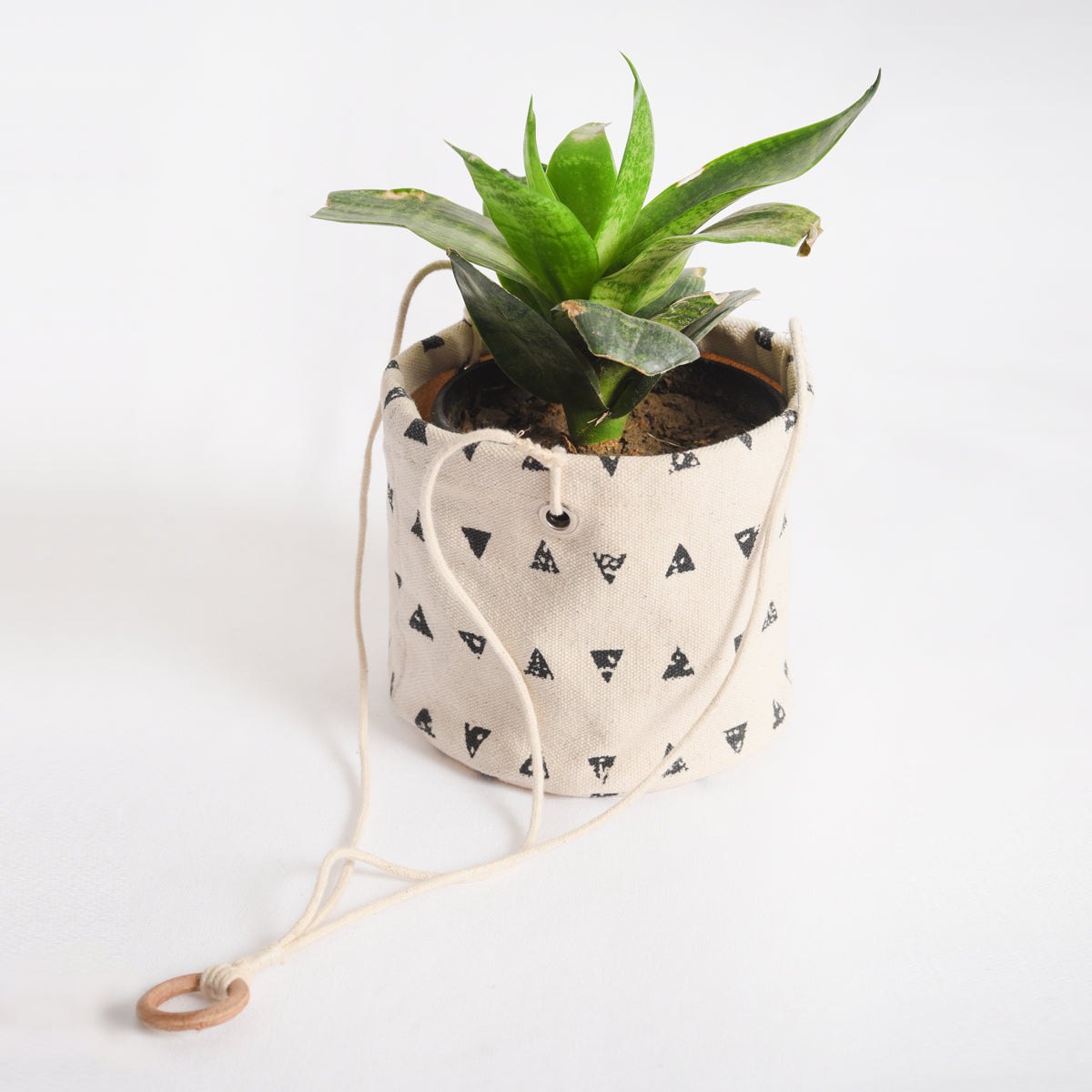 Canvas plant hanger, cabana triangle pattern, black and white, cotton canvas fabric