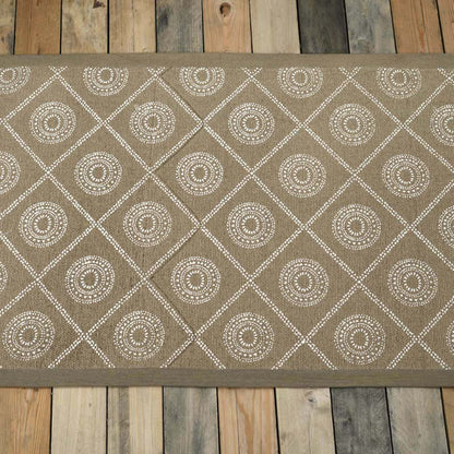 Cotton printed rug in beige colour with geometric print