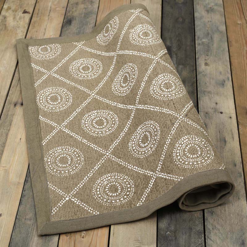 Cotton printed rug in beige colour with geometric print