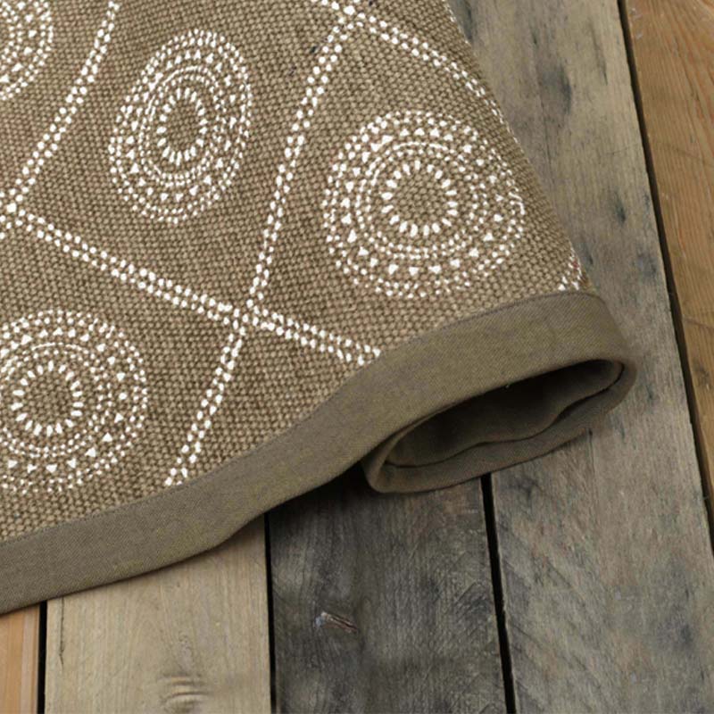 Cotton printed rug in beige colour with geometric print