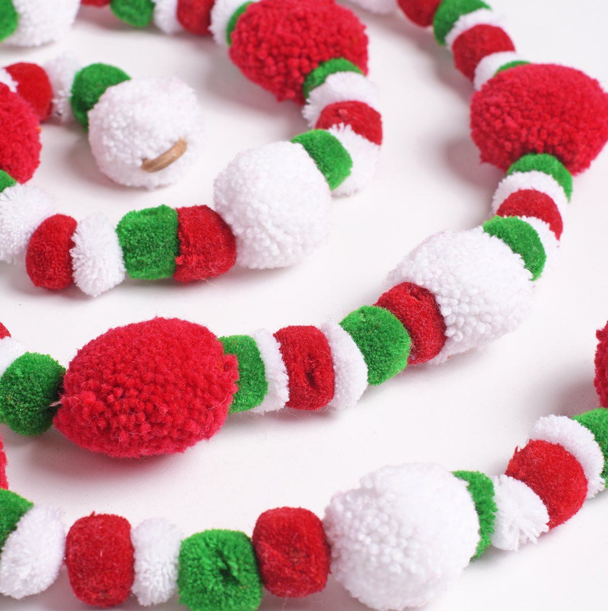 Christmas decor, Pompom garland, handmade, holiday decor, home decor, size 1 mt