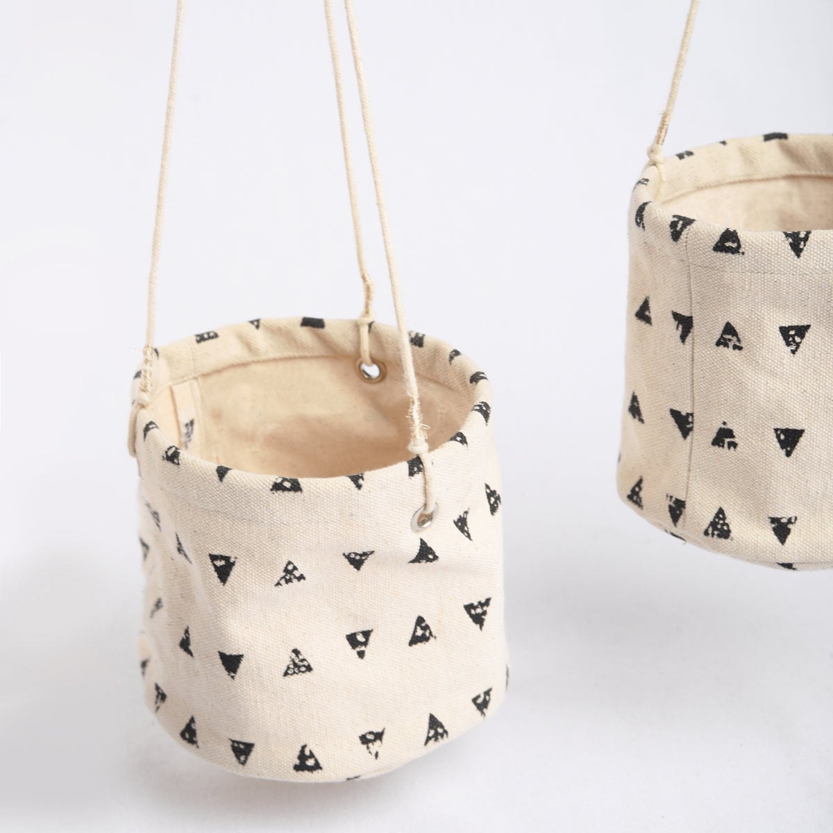 Canvas plant hanger, set of 3 baskets, triangle print, black and white, cotton canvas fabric
