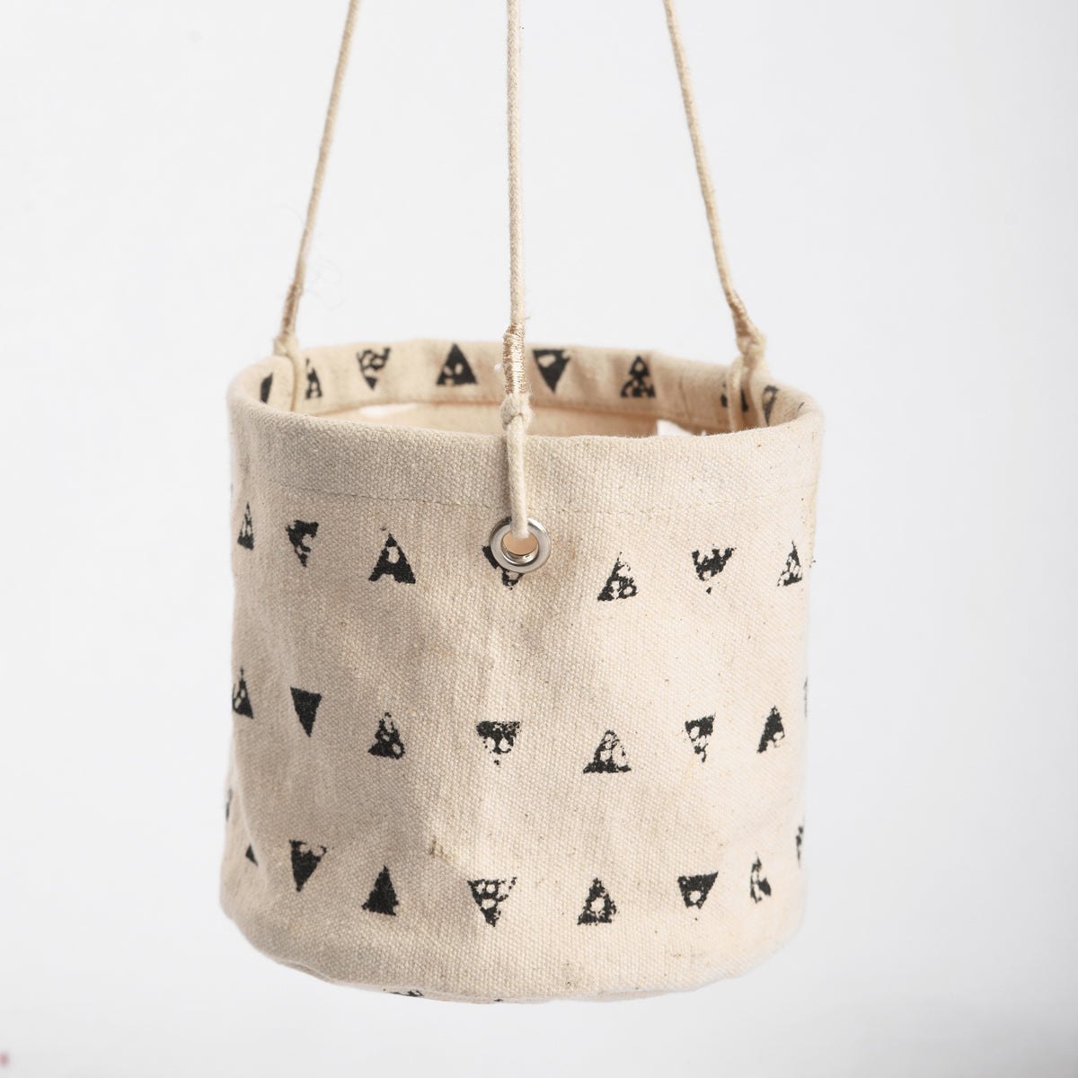 Canvas plant hanger, set of 3 baskets, triangle print, black and white, cotton canvas fabric