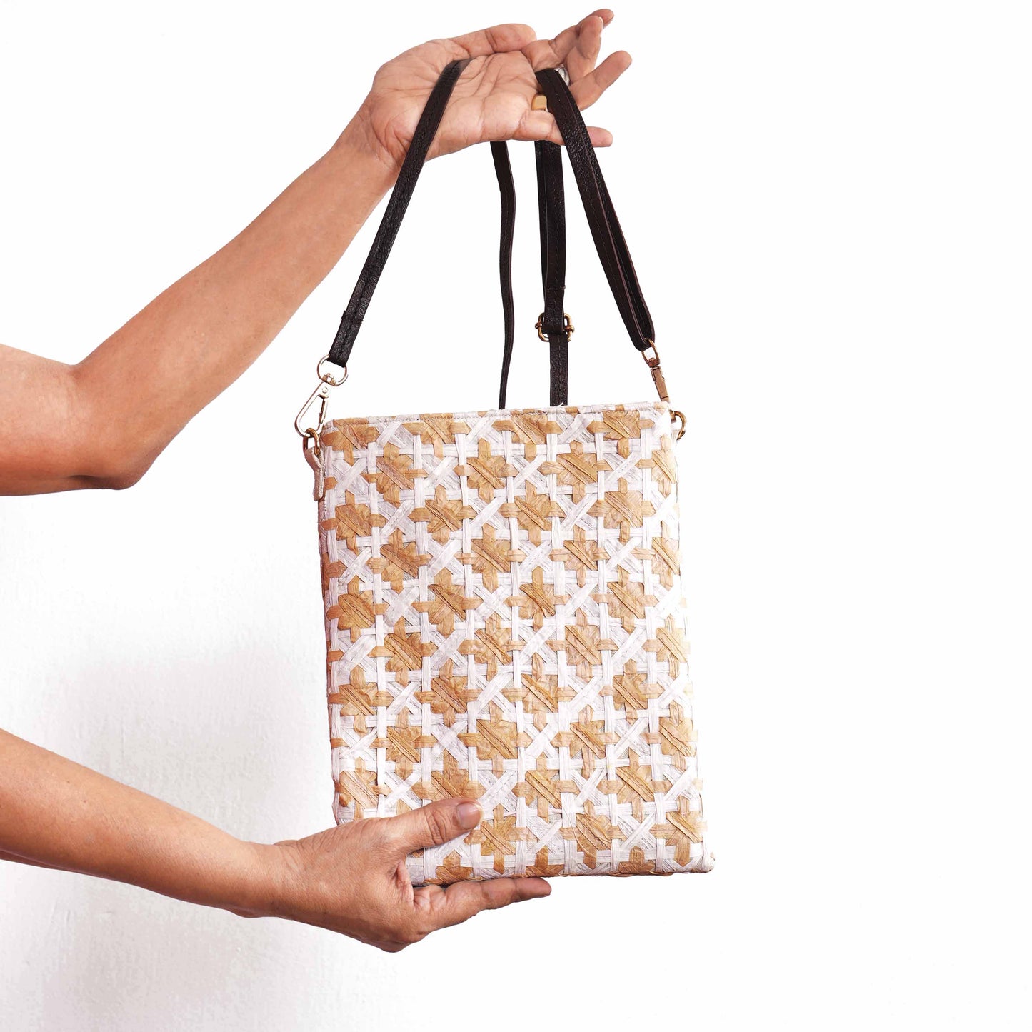 Faux Raffia Sling Bag - Hand-Interlaced, Diamond Pattern – 8x10 Inches | Crossbody with leather strap