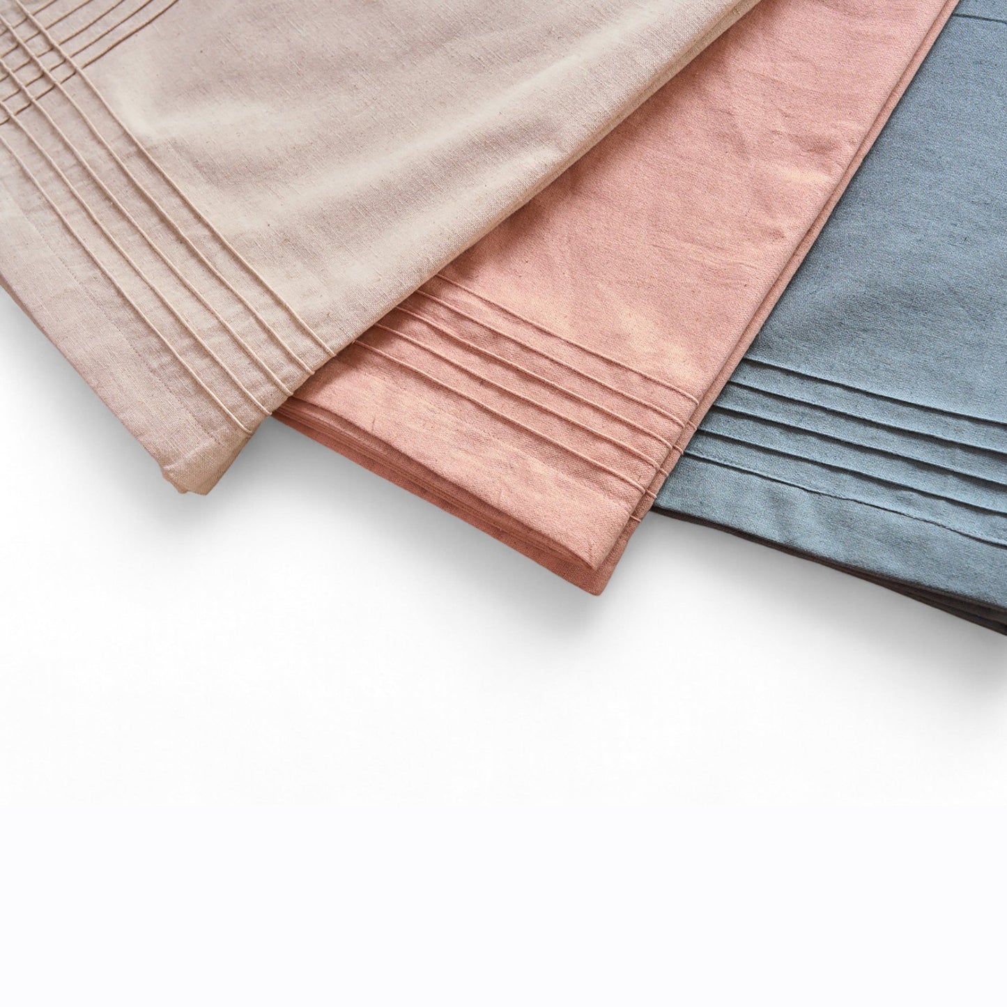 AMOUR - Solid Blush linen table cloth with pintuck border