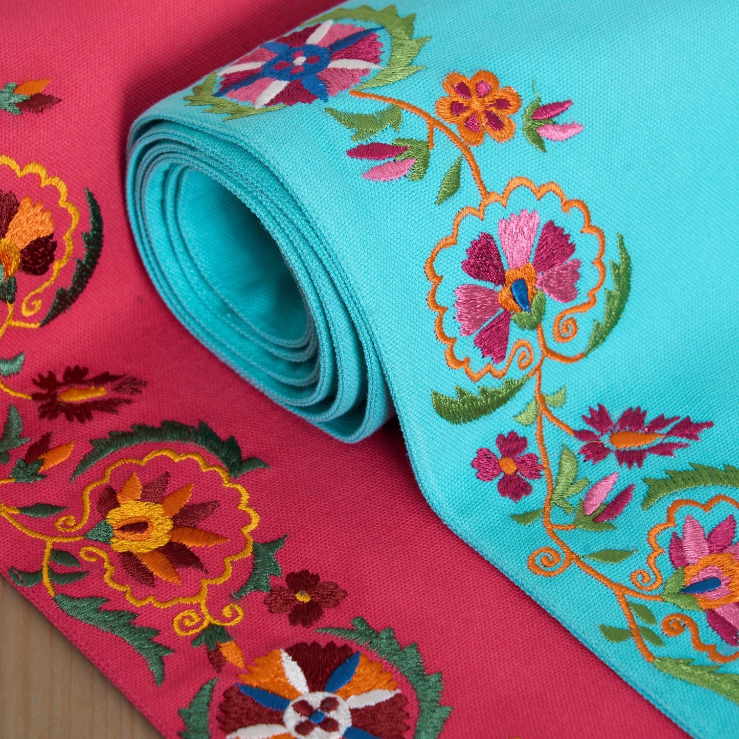 KASHIDAKAARI - Turquoise Table runner, embroidered floral suzani pattern