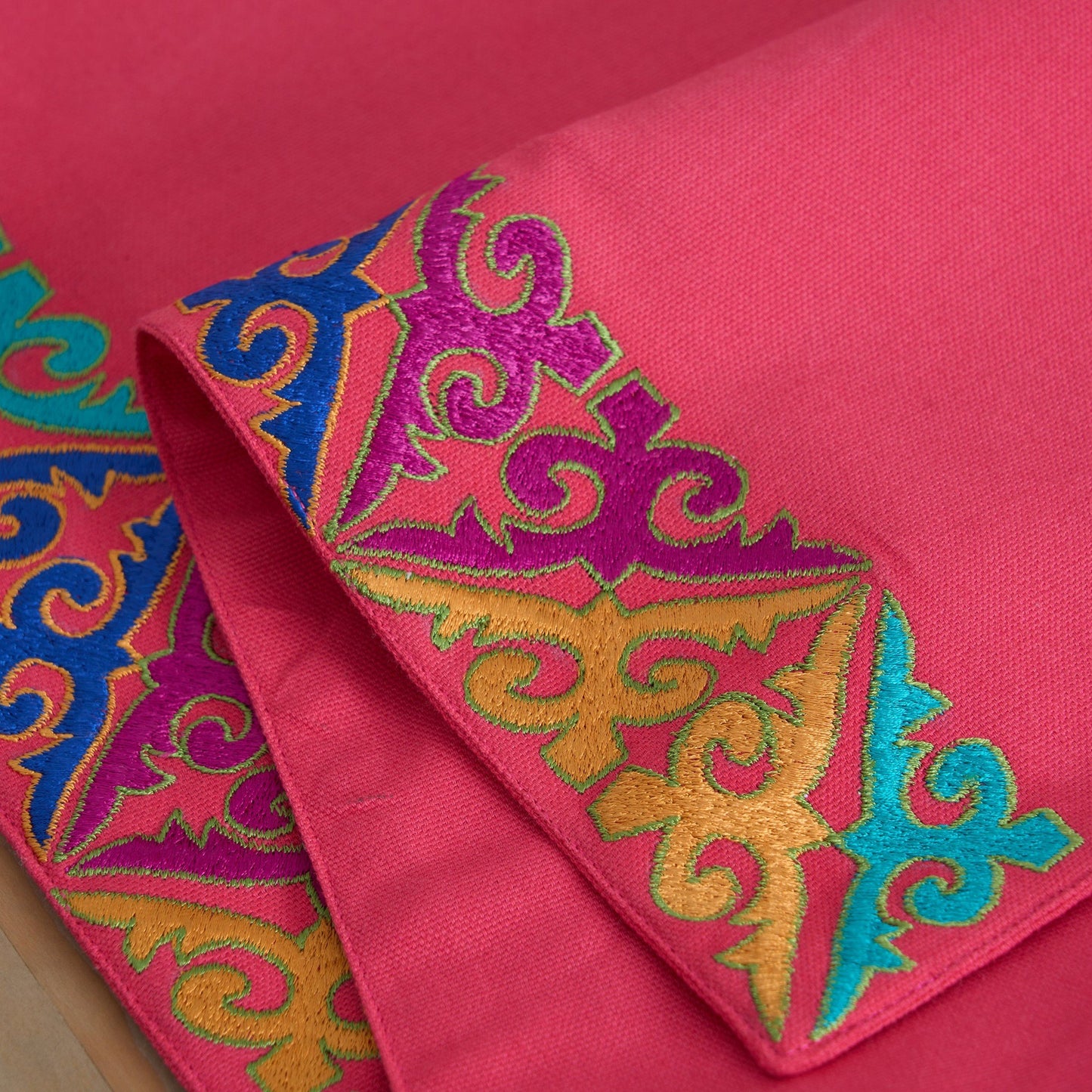 KASHIDAKAARI - Coral Red Table runner, embroidered geometrical pattern