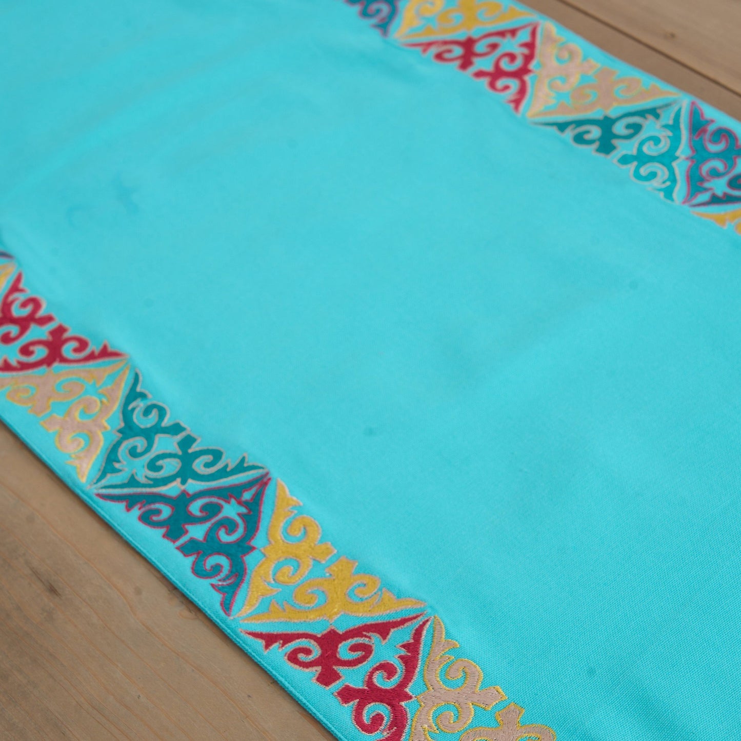KASHIDAKAARI - Turquoise Table runner, embroidered geometrical pattern