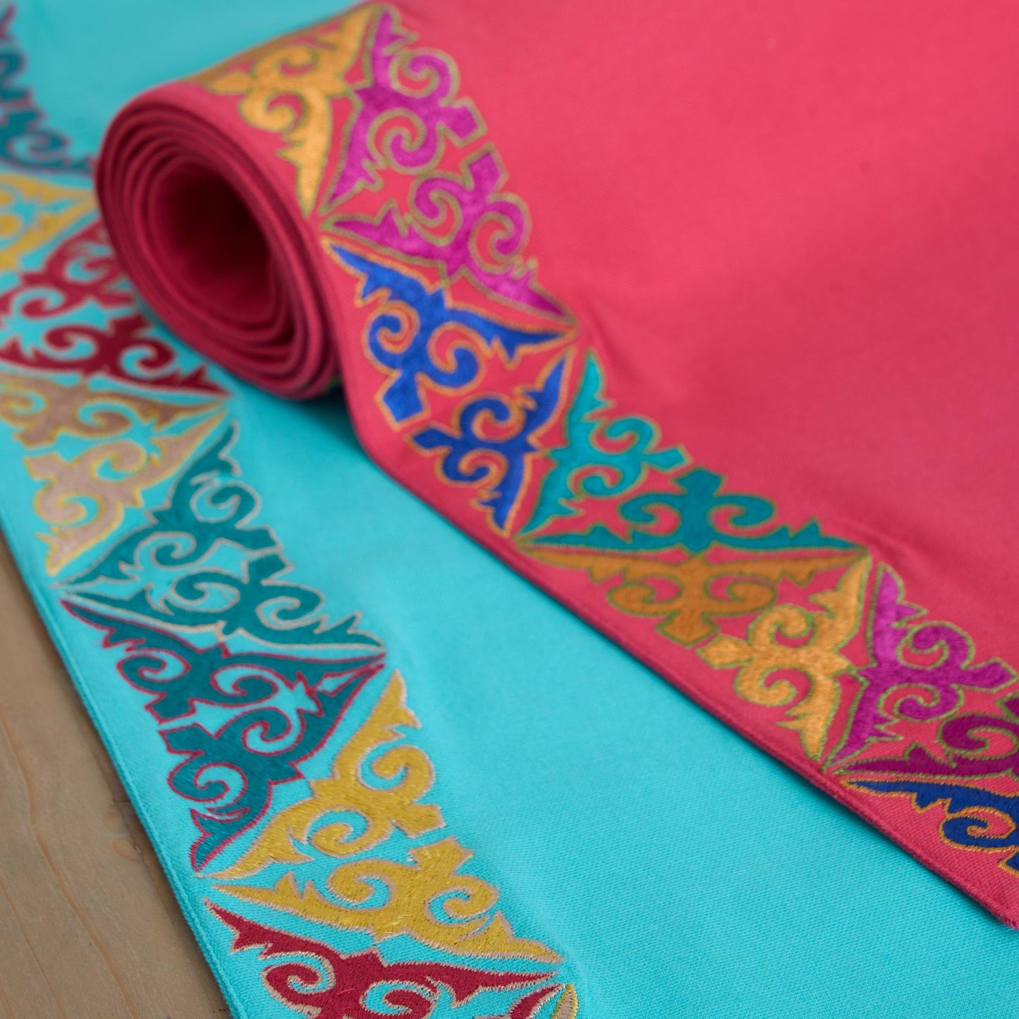 KASHIDAKAARI - Coral Red Table runner, embroidered geometrical pattern