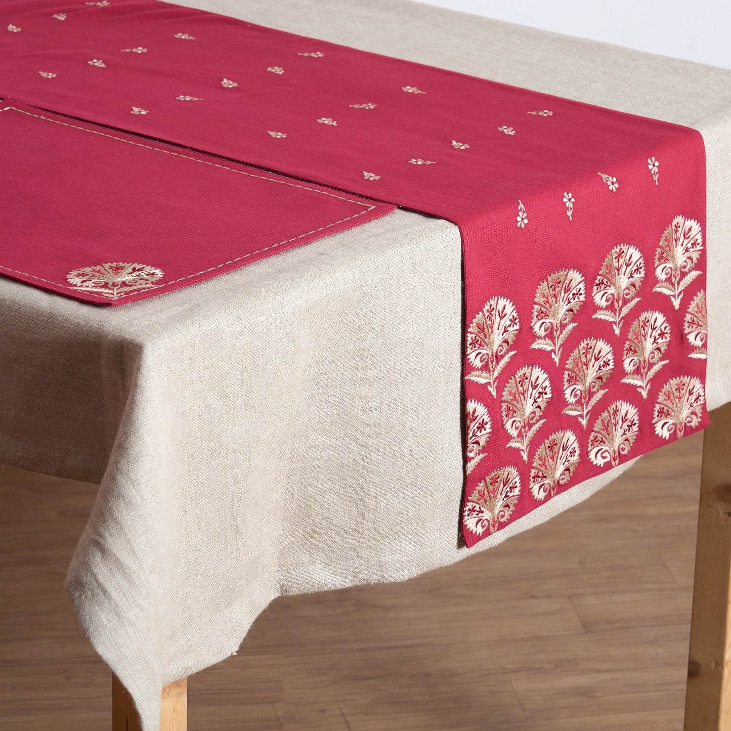 KASHIDAKAARI - Maroon embroidered table mats, floral suzni pattern