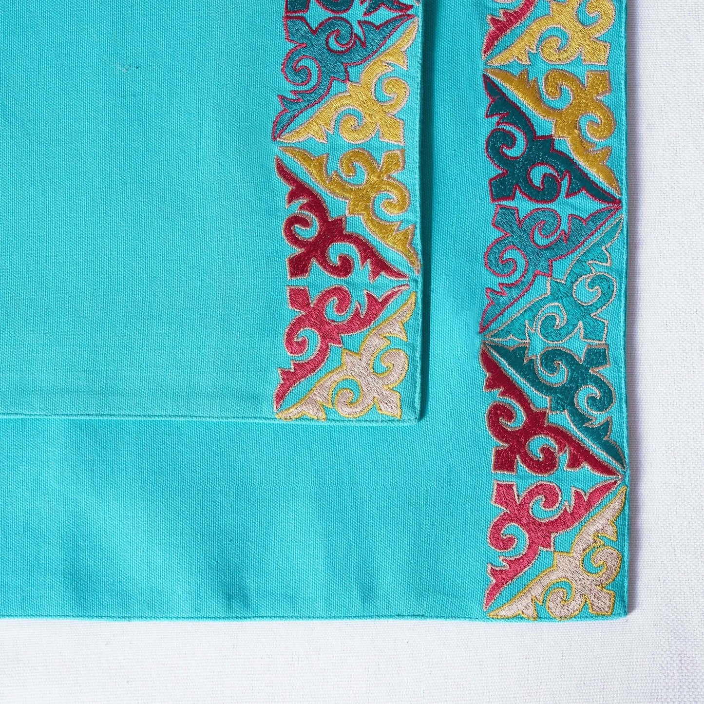 KASHIDAKAARI - Turquoise, geometrical pattern, embroidered placemats