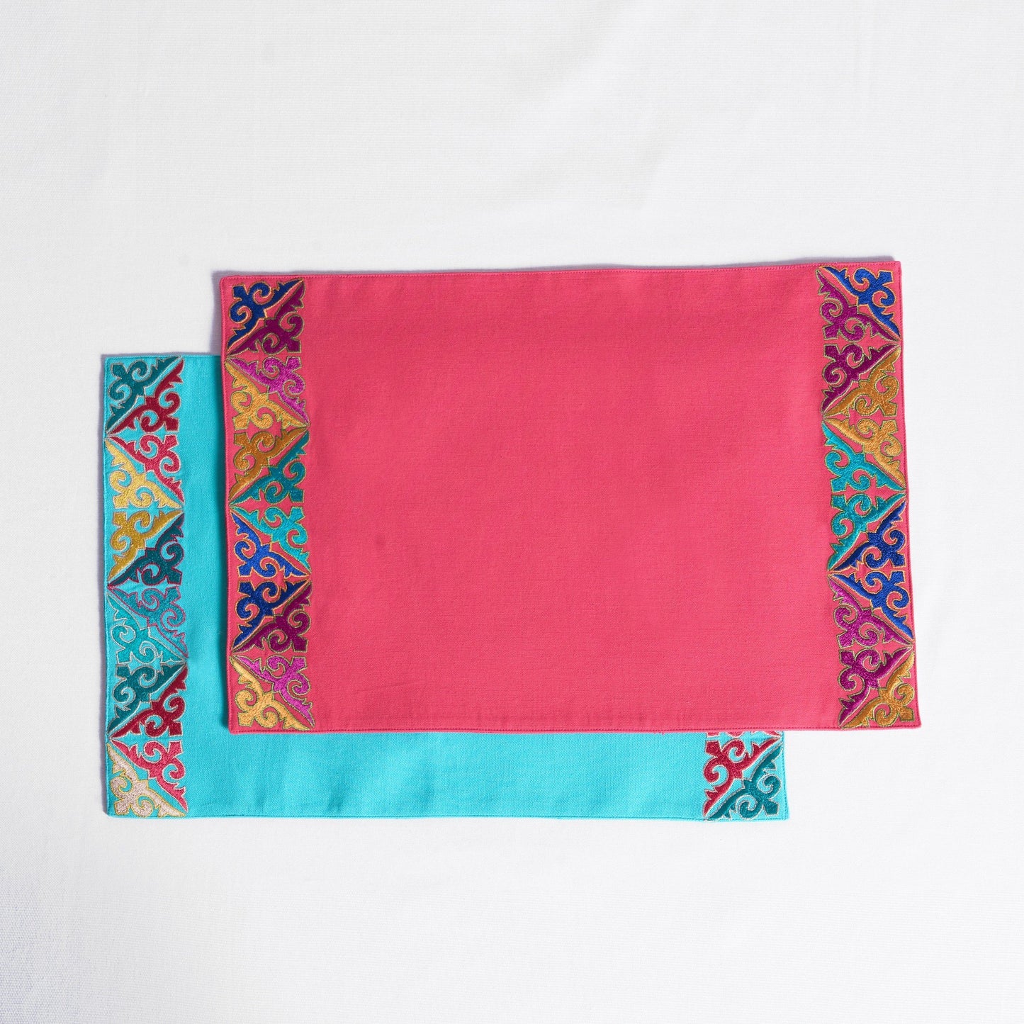 KASHIDAKAARI - Coral Red, geometrical pattern, embroidered placemats