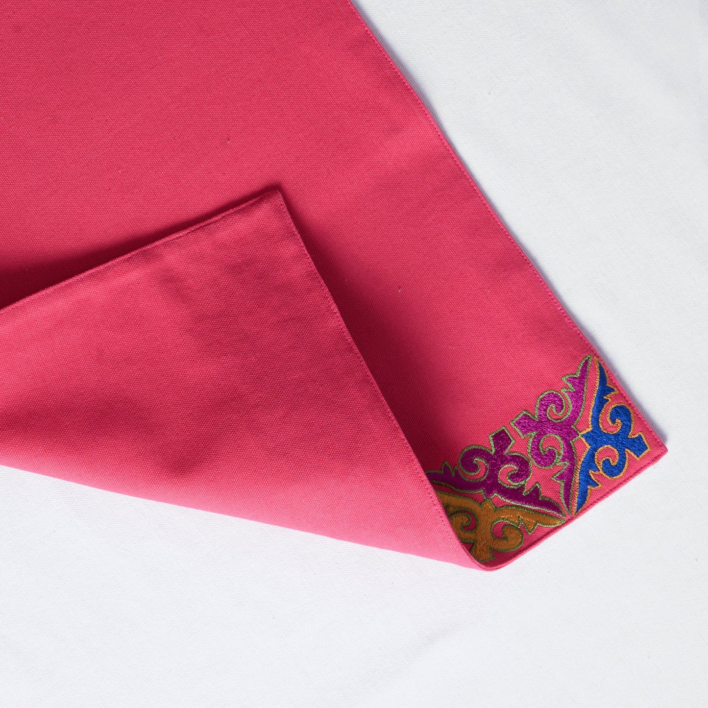 KASHIDAKAARI - Coral Red, geometrical pattern, embroidered placemats