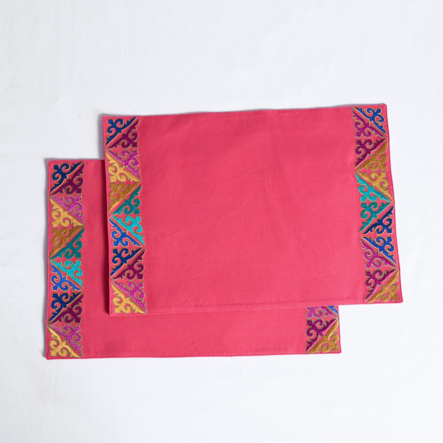 KASHIDAKAARI - Coral Red, geometrical pattern, embroidered placemats