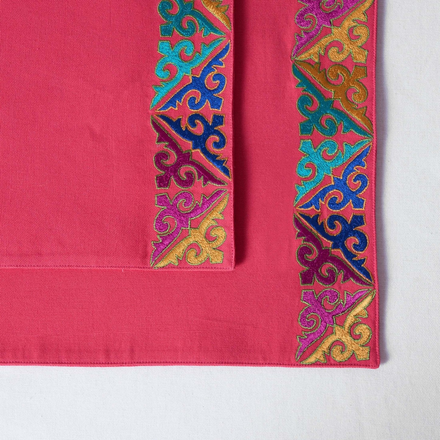 KASHIDAKAARI - Coral Red, geometrical pattern, embroidered placemats