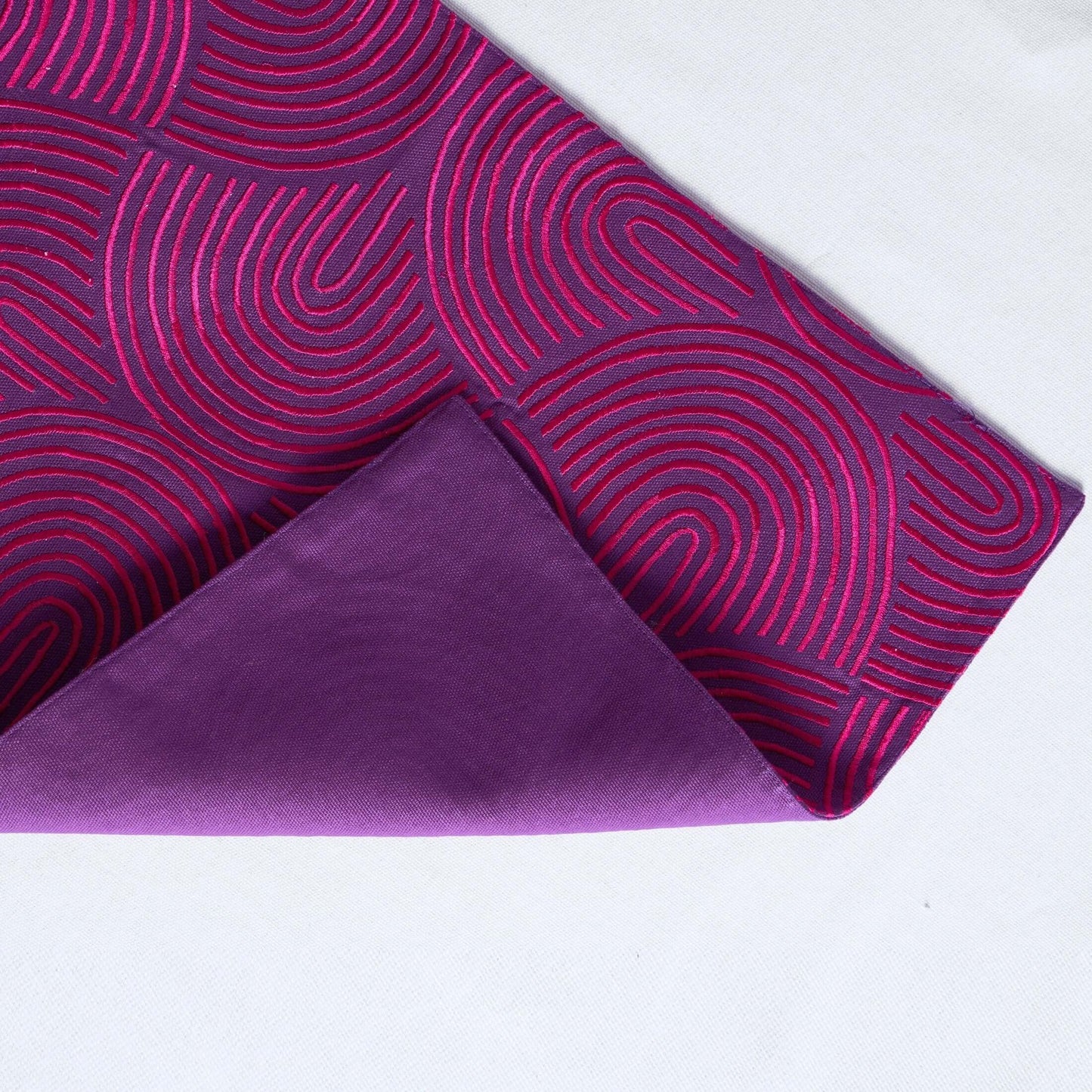 KASHIDAKAARI - Plum, modern retro, geometrical pattern, embroidered placemats
