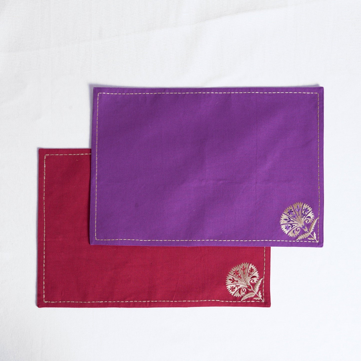KASHIDAKAARI - Maroon embroidered table mats, floral suzni pattern