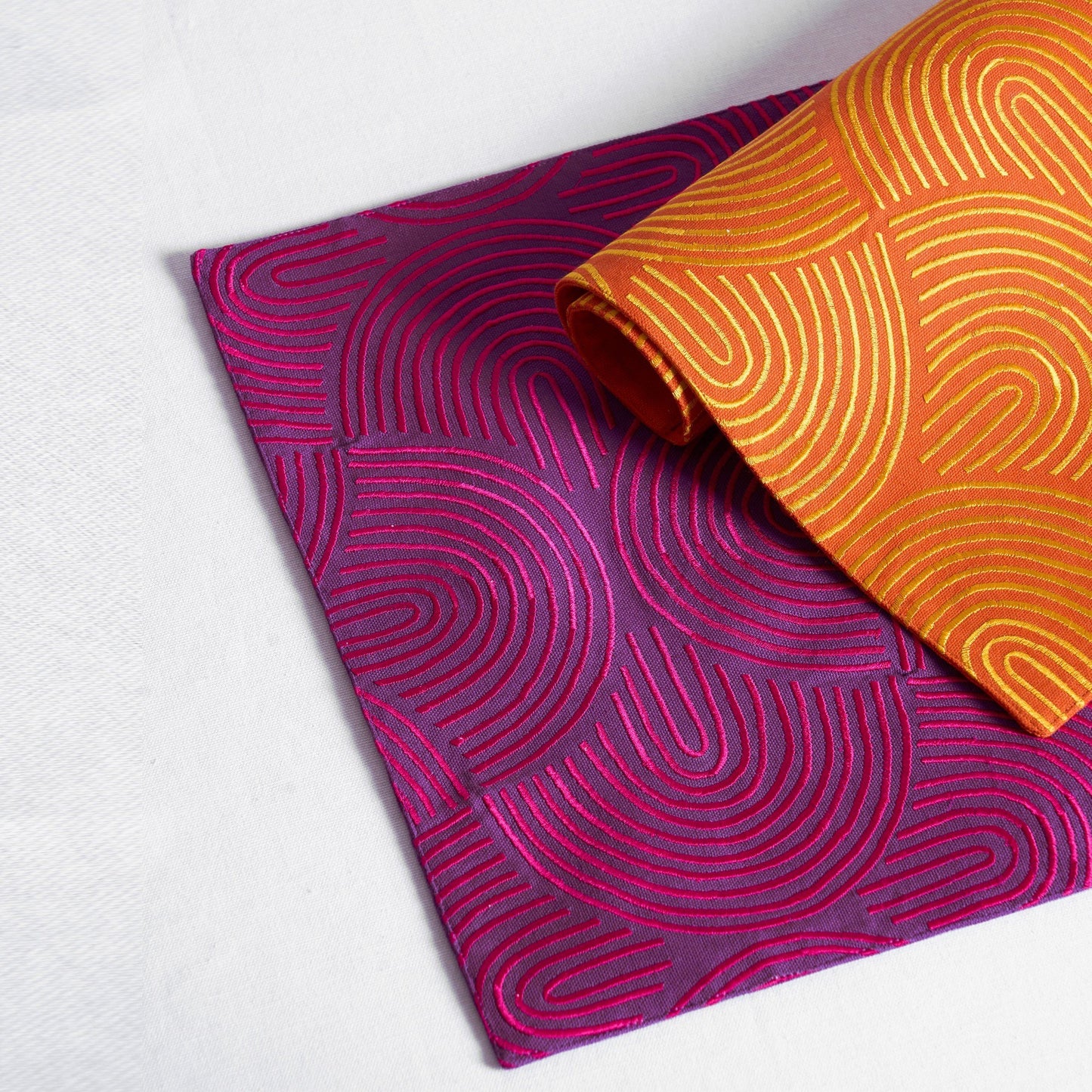 KASHIDAKAARI - Plum, modern retro, geometrical pattern, embroidered placemats