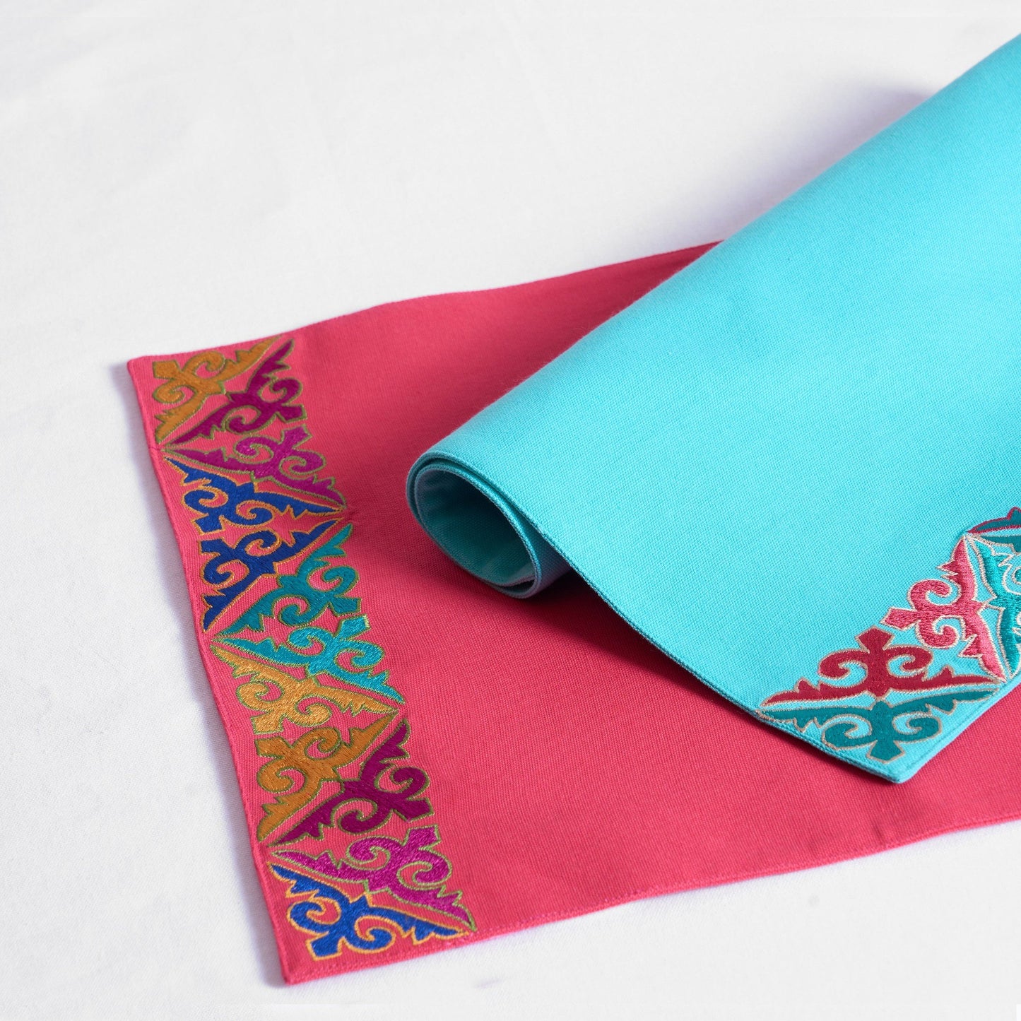 KASHIDAKAARI - Turquoise, geometrical pattern, embroidered placemats