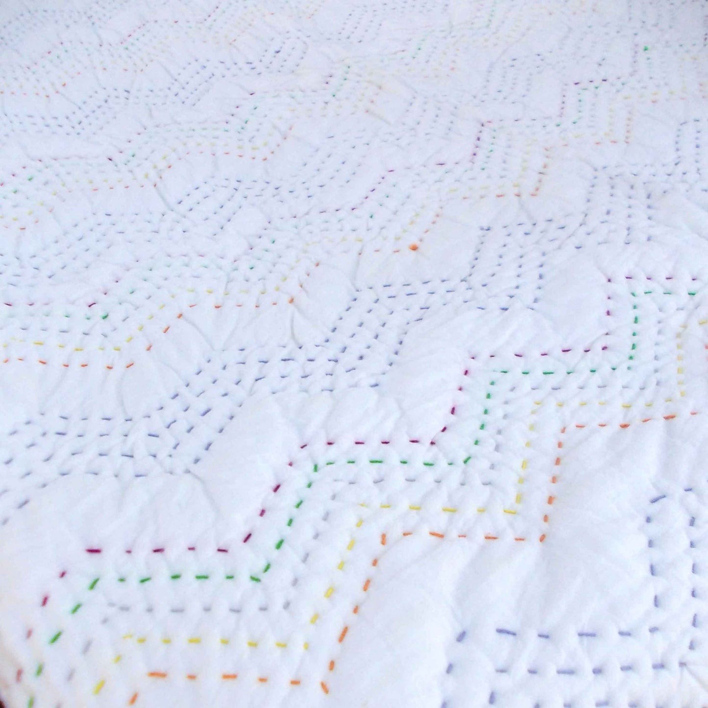 Off White Kantha Quilted Throw | Chevron Zig-Zag Pattern | 100% Cotton Voile | Handmade - Vliving