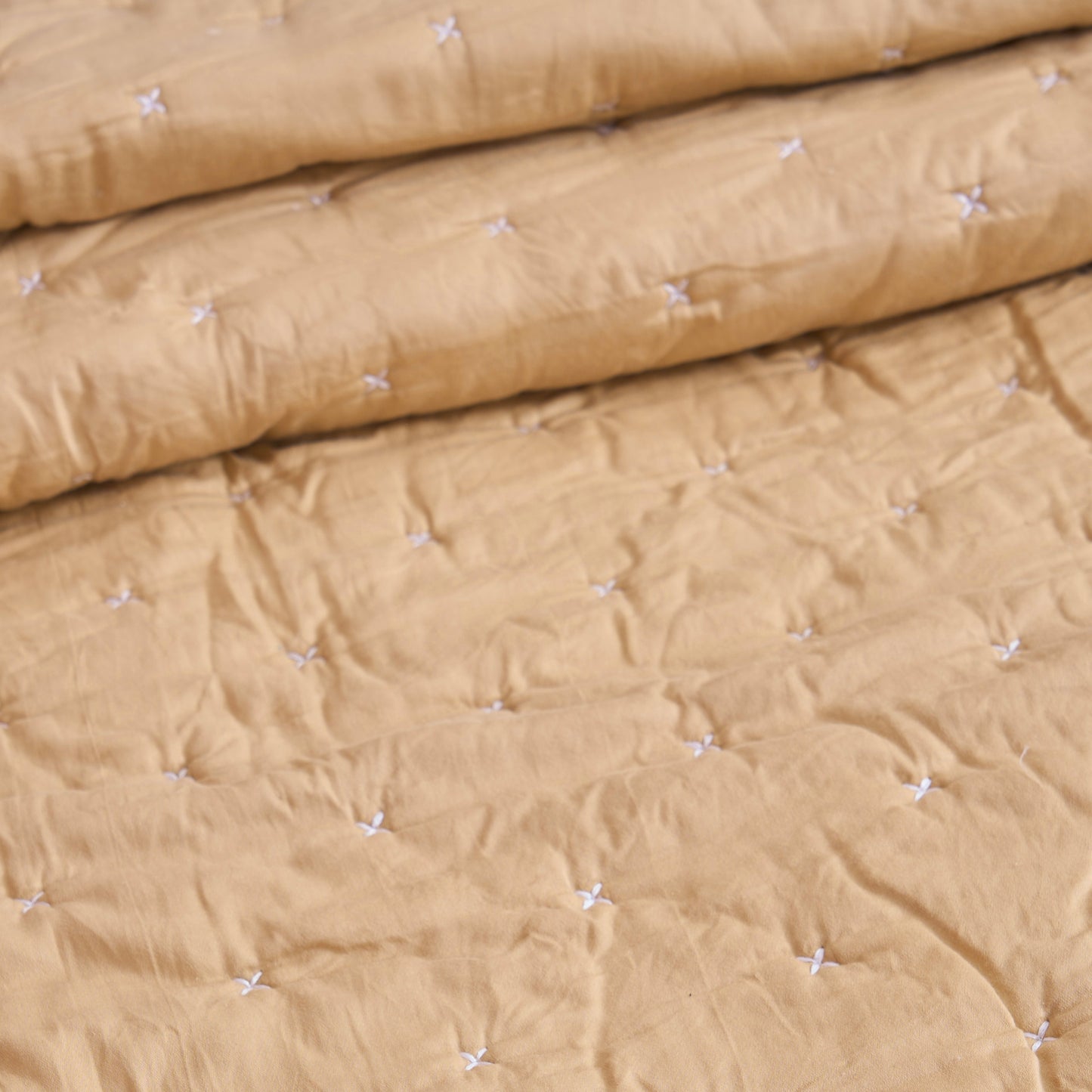 Beige 300TC Fine Cotton Quilt – Diamond Pattern Tuck Quilting