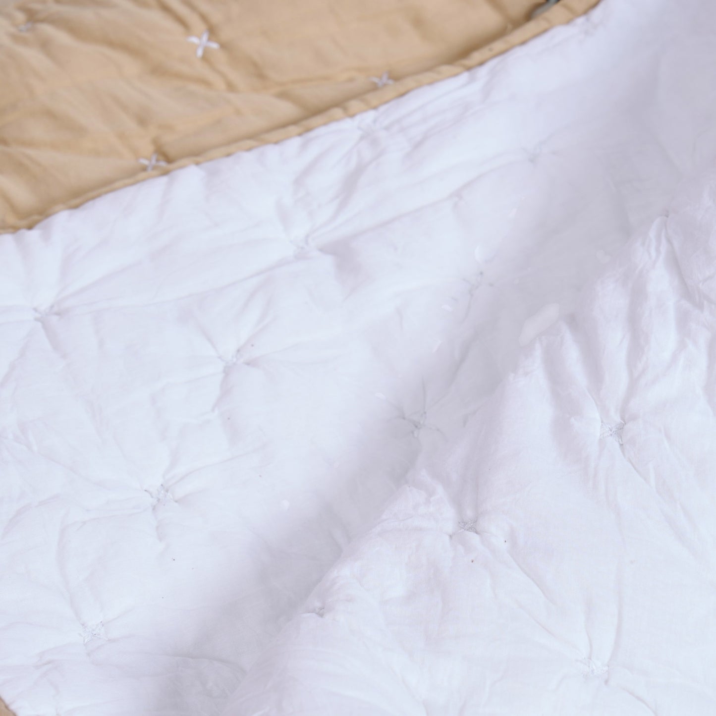 Beige 300TC Fine Cotton Quilt – Diamond Pattern Tuck Quilting
