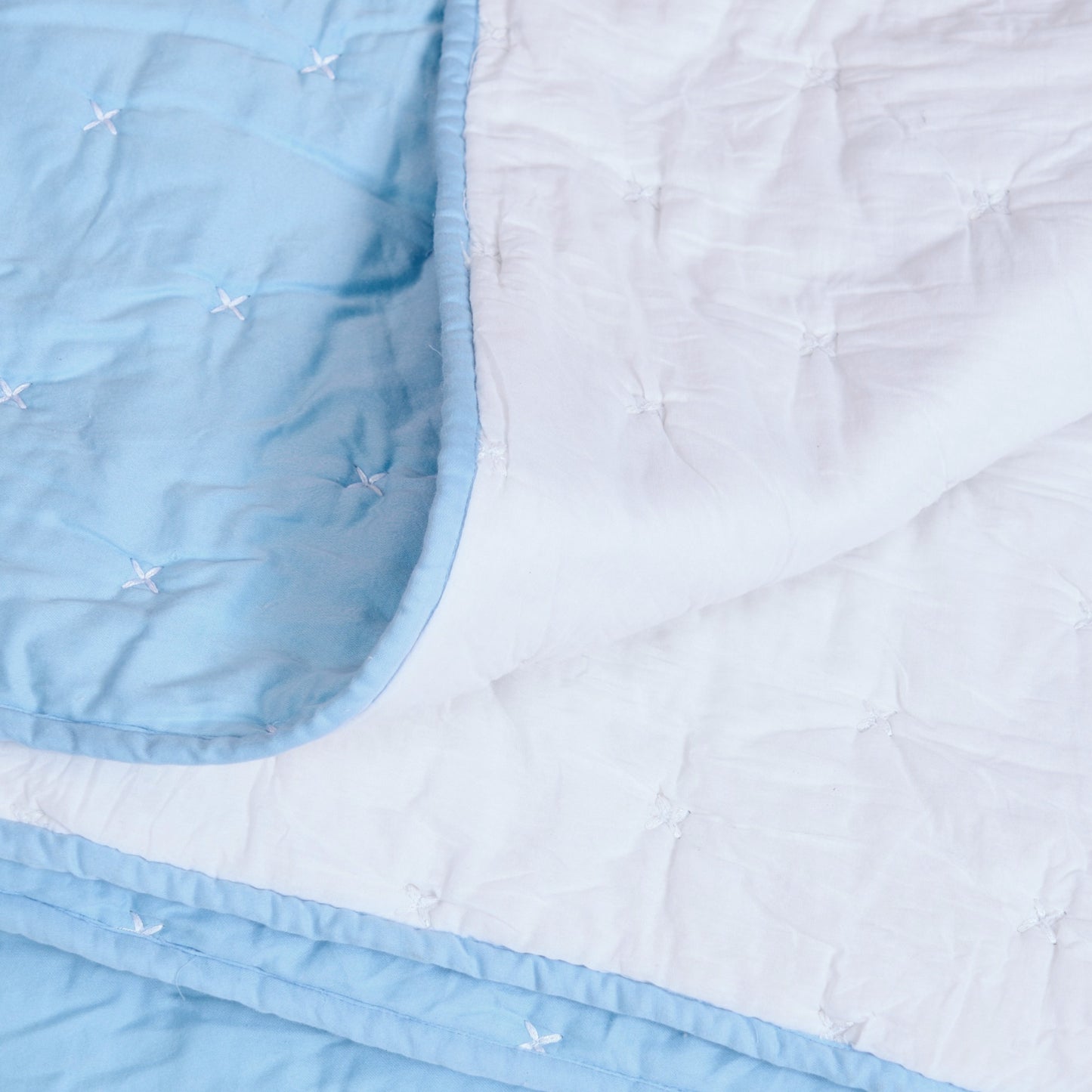 Sky Blue 300TC Fine Cotton Quilt – Diamond Pattern Tuck Quilting