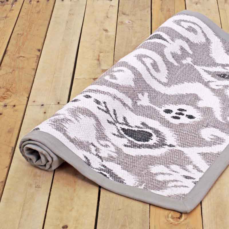Printed cotton rug, gray color, ikat print, 100% cotton