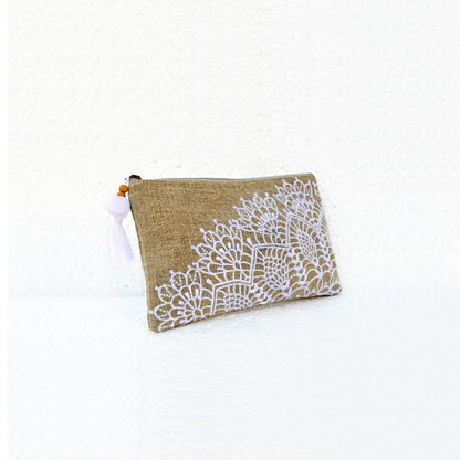 Linen embroidered purse, crochet pattern