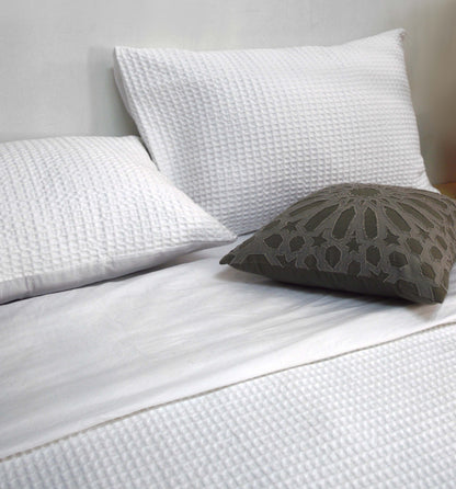 Waffle cotton Duvet cover with coordinated pillow covers, white colour, sizes available