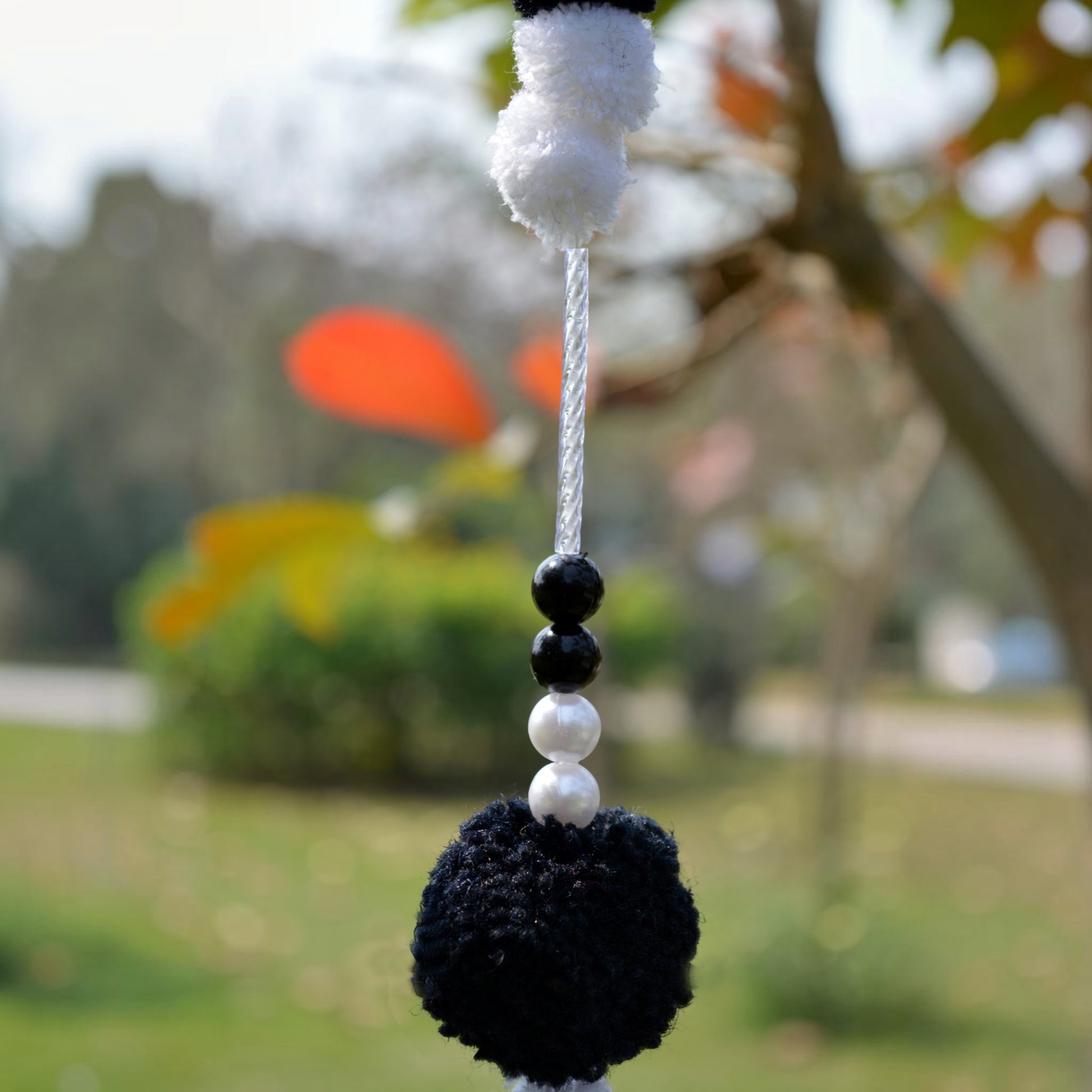 Handmade Black & White Pompom Garland – Felt & Wool | Bohemian Home Decor (1 mt) - Vliving