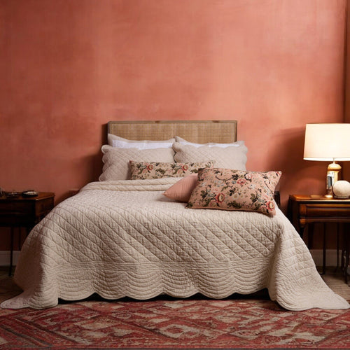 AMOUR - SCALLOPED QUILTED BED SET in beige cotton linen